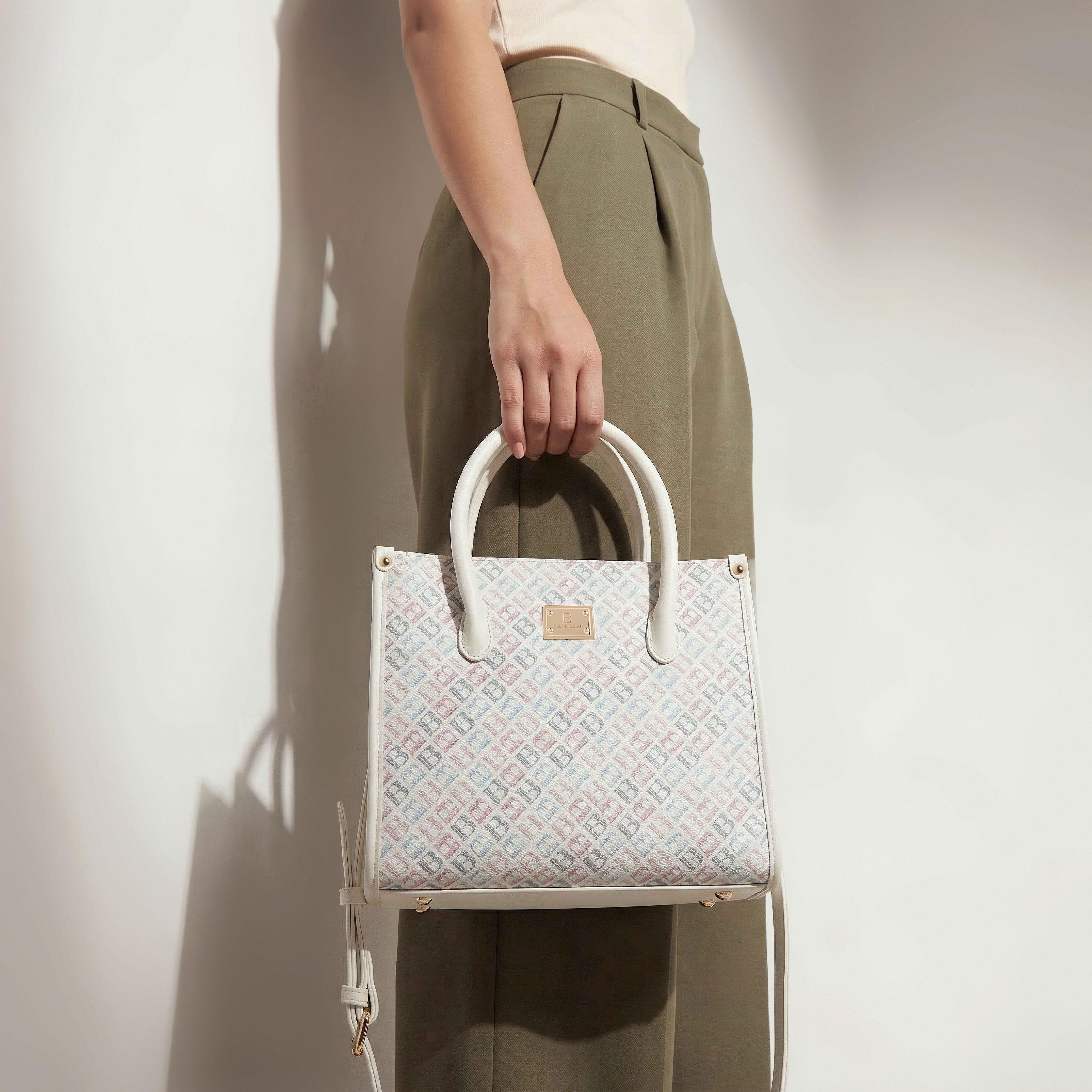 شنطة ساتشيل بحزام قابل للفصل وطبعات مونوجرام من فلورا بيلا-women-bagsandwallets-handbags-image-8