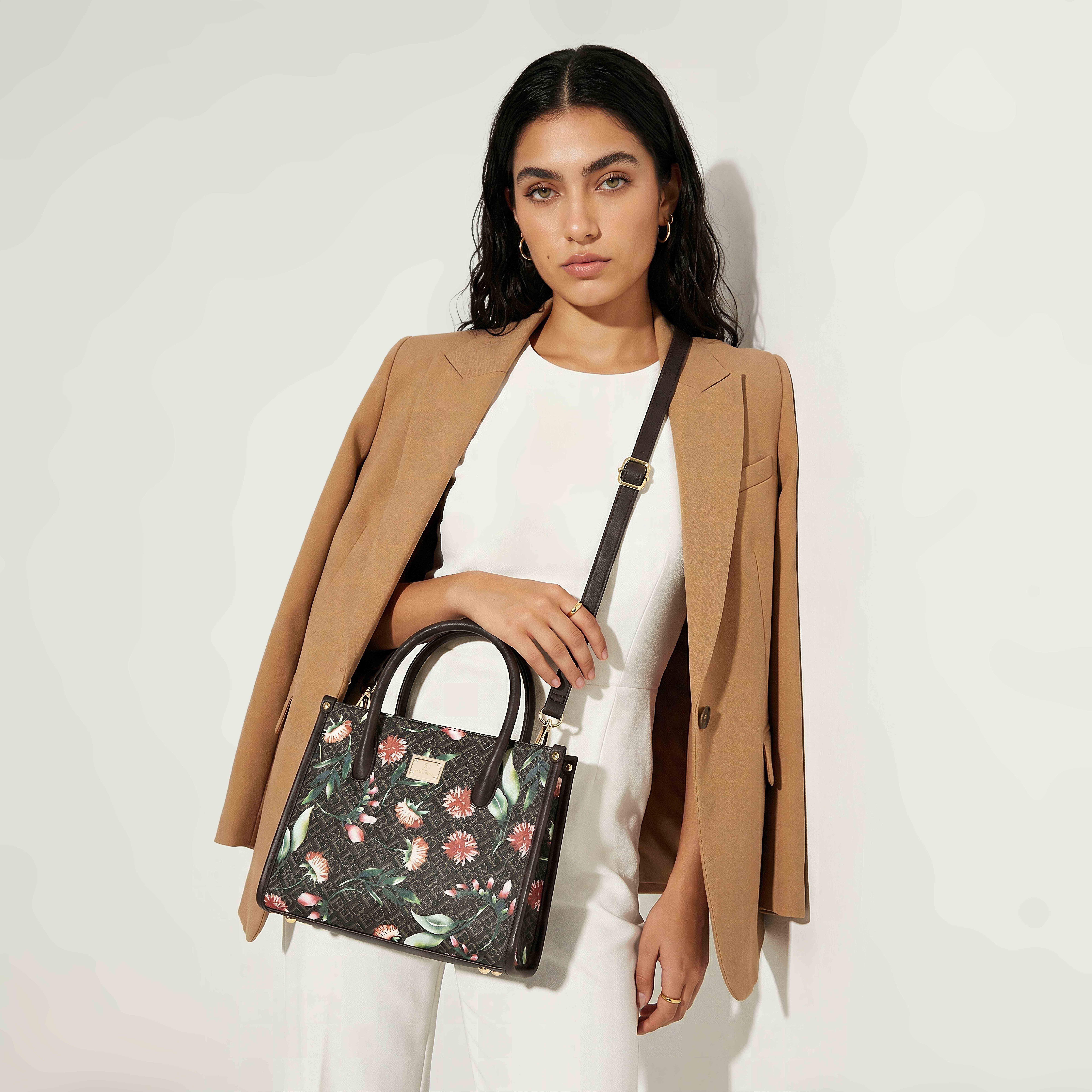 شنطة ساتشيل بطبعات مونوجرام وبحزام قابل للفصل من فلورا بيلا-women-bagsandwallets-handbags-image-1