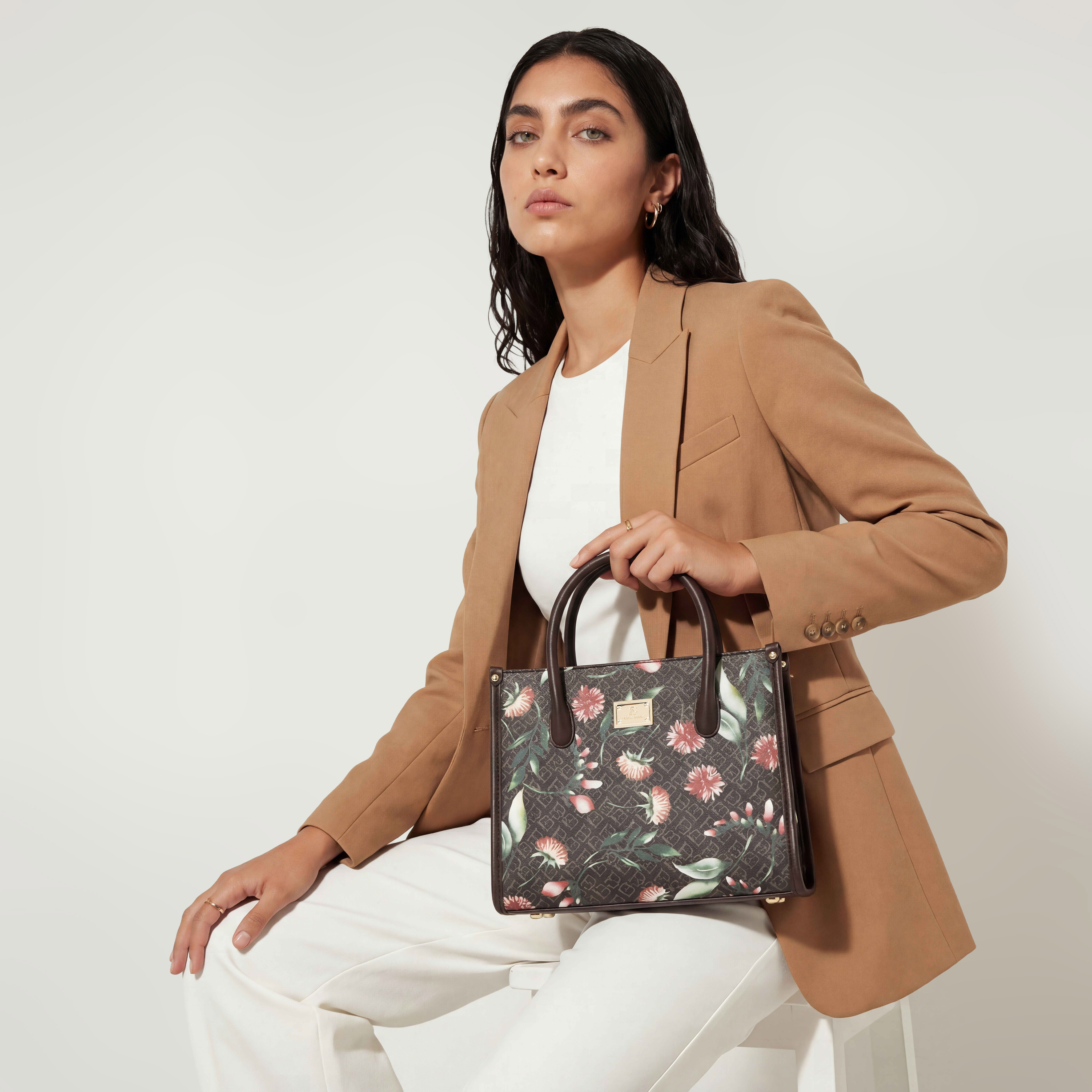 شنطة ساتشيل بطبعات مونوجرام وبحزام قابل للفصل من فلورا بيلا-women-bagsandwallets-handbags-image-8