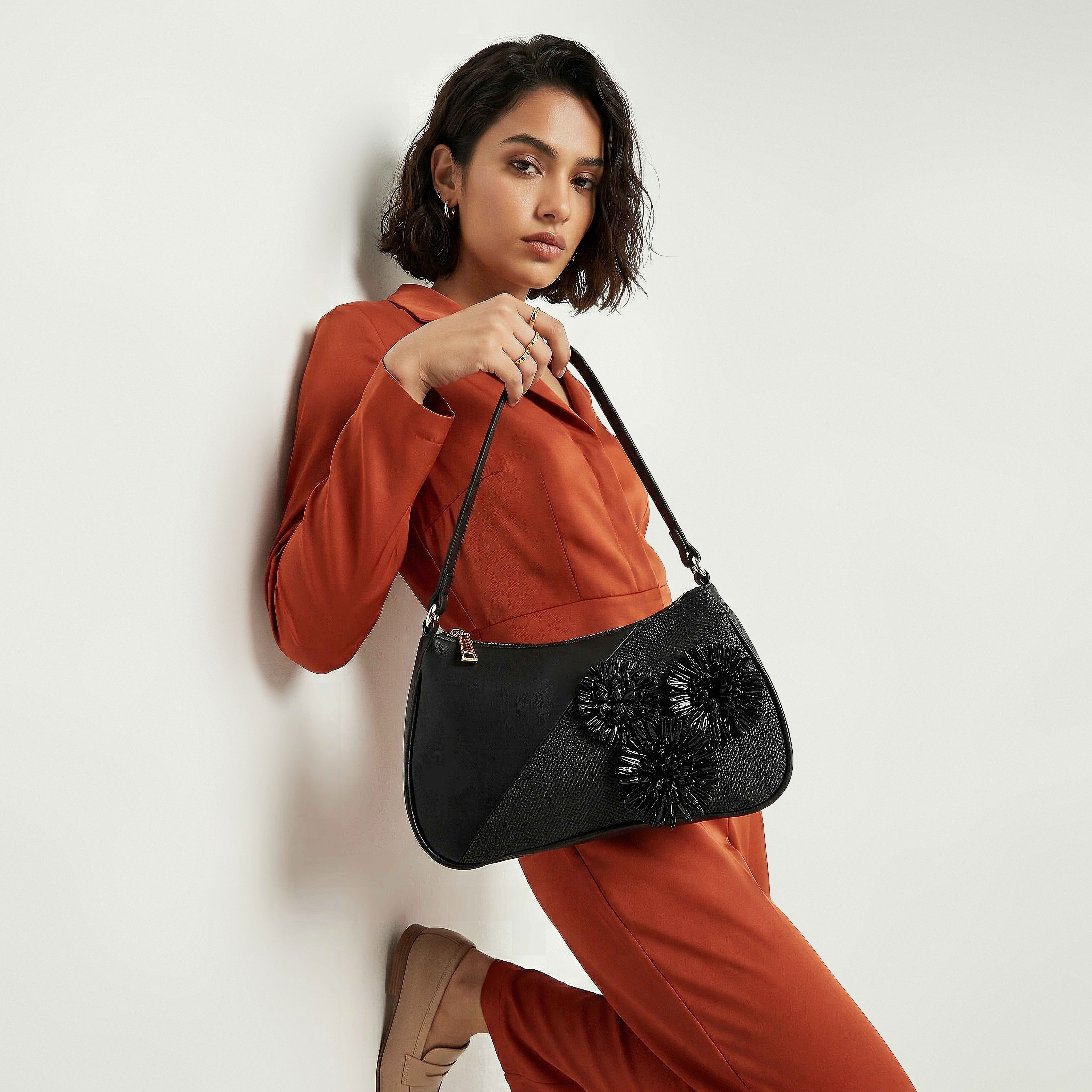 شنطة كتف بزينة ثري دي وسحاب إغلاق من فلورا بيلا-women-bagsandwallets-handbags-image-2