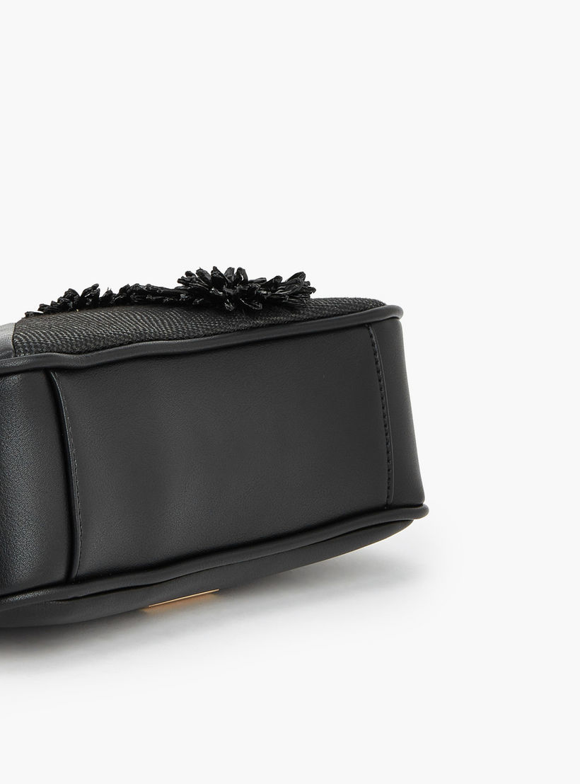 شنطة كتف بزينة ثري دي وسحاب إغلاق من فلورا بيلا-women-bagsandwallets-handbags-image-7