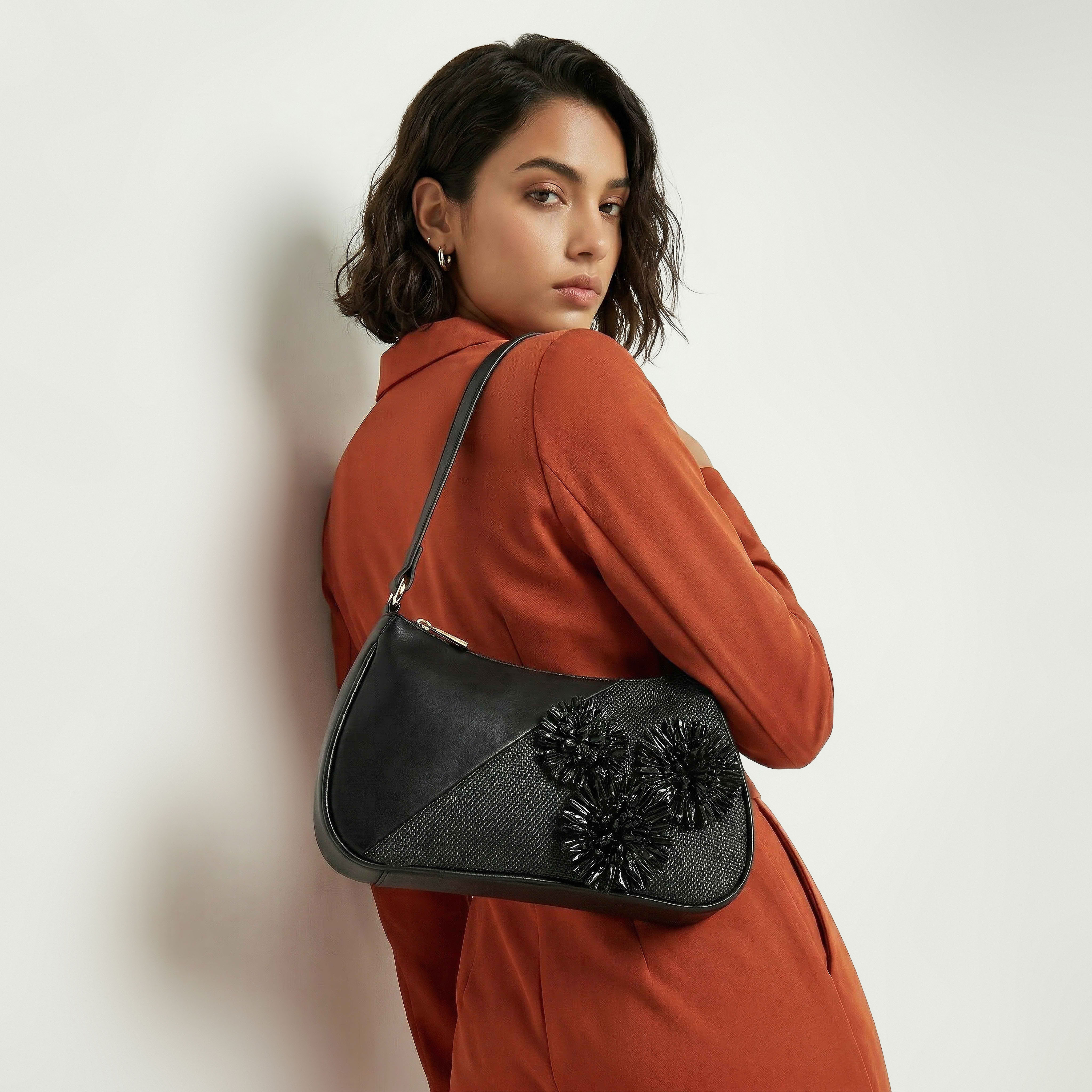 شنطة كتف بزينة ثري دي وسحاب إغلاق من فلورا بيلا-women-bagsandwallets-handbags-image-8