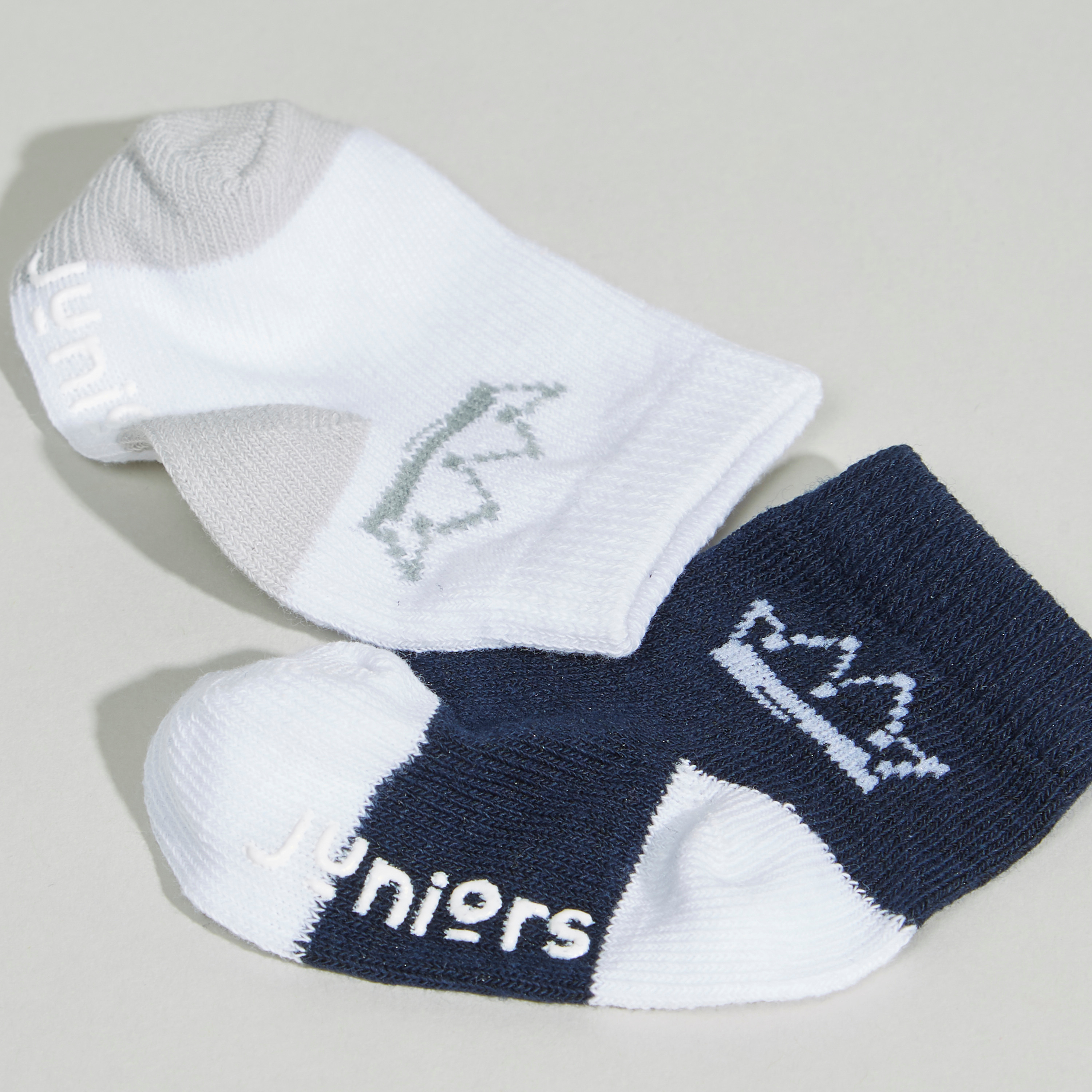 جوارب بطول الكاحل وبطبعات من جونيورز - طقم من 3 أزواج-baby-boys-clothing-multipacks-image-3