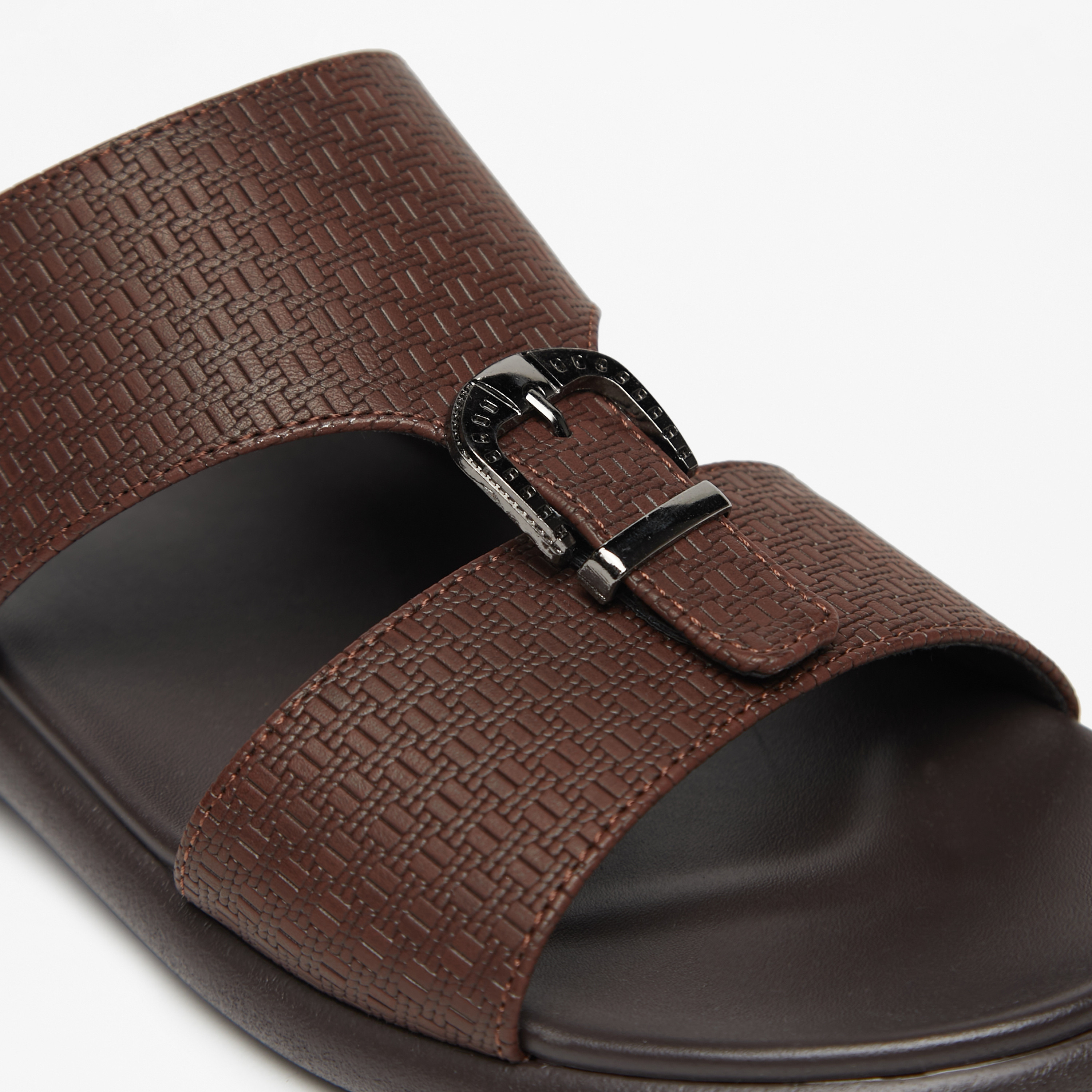 صندل مريح سهل الارتداء بإبزيم للرجال من إل بي إل من شو إكسبريس-cpmen-footwear-sandals-image-5