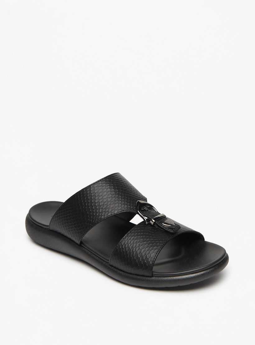 صندل مريح سهل الارتداء بارز الملمس بإبزيم للرجال من إل بي إل من شو إكسبريس-cpmen-footwear-sandals-image-1