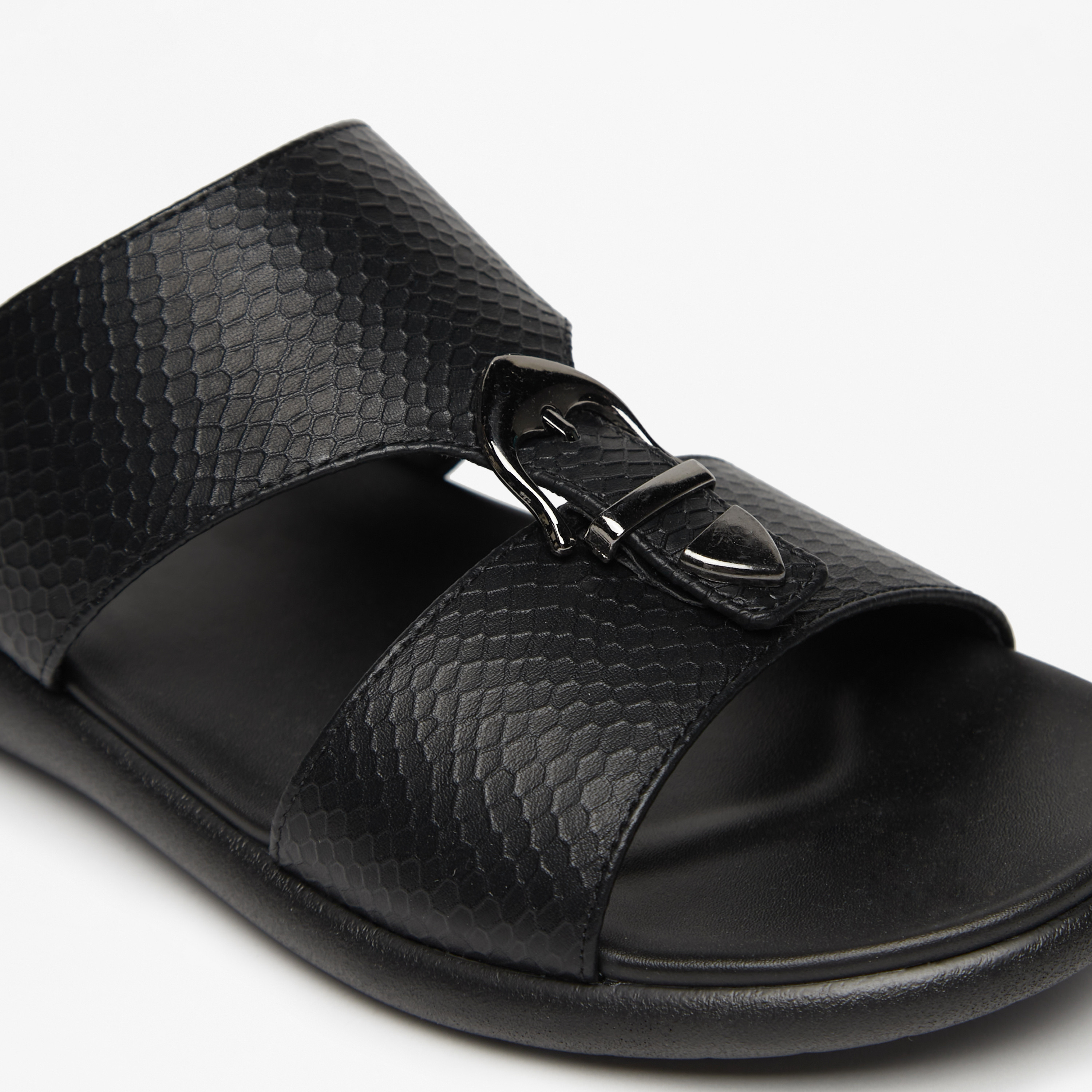 صندل مريح سهل الارتداء بارز الملمس بإبزيم للرجال من إل بي إل من شو إكسبريس-cpmen-footwear-sandals-image-5
