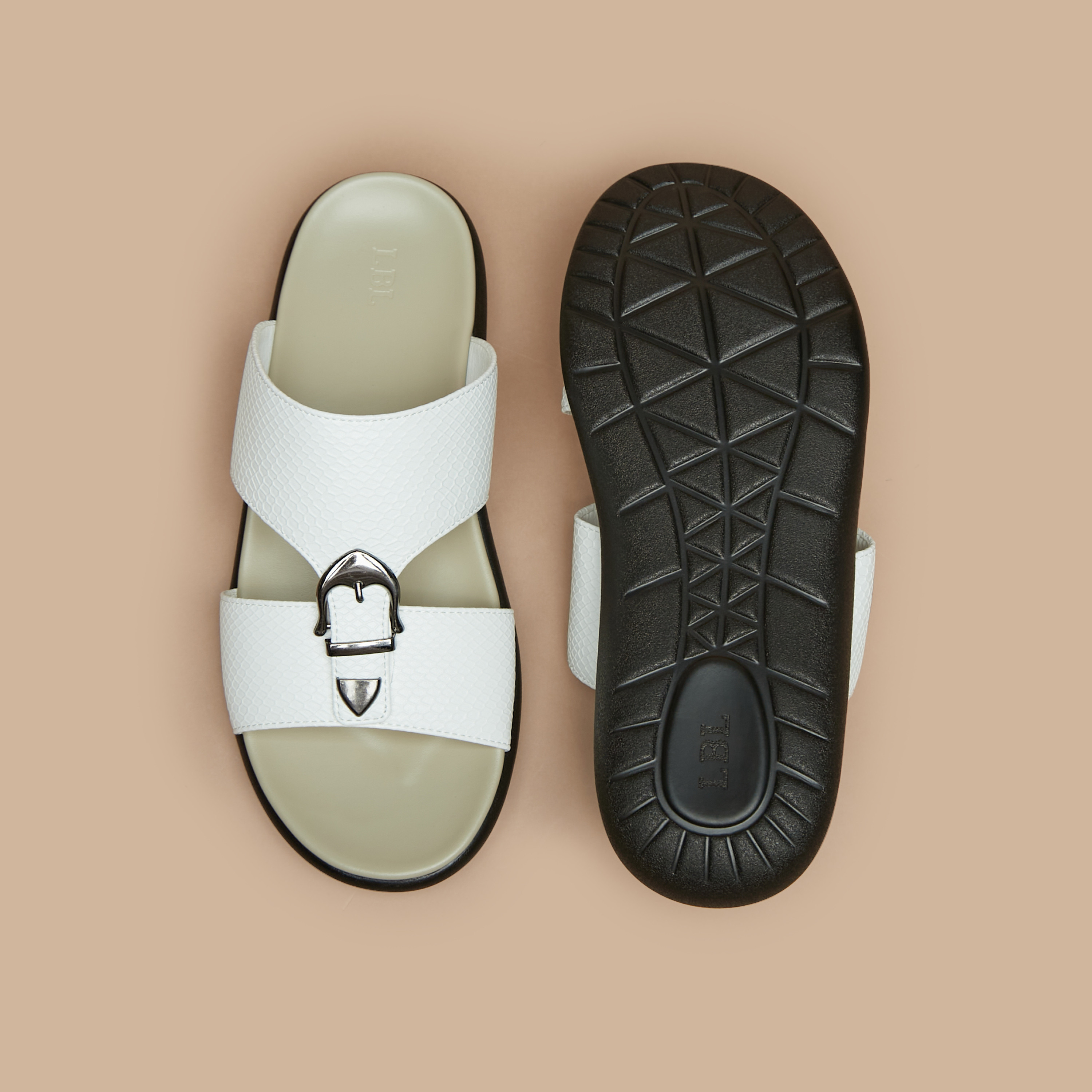 صندل مريح سهل الارتداء بارز الملمس بإبزيم للرجال من إل بي إل من شو إكسبريس-cpmen-footwear-sandals-image-4