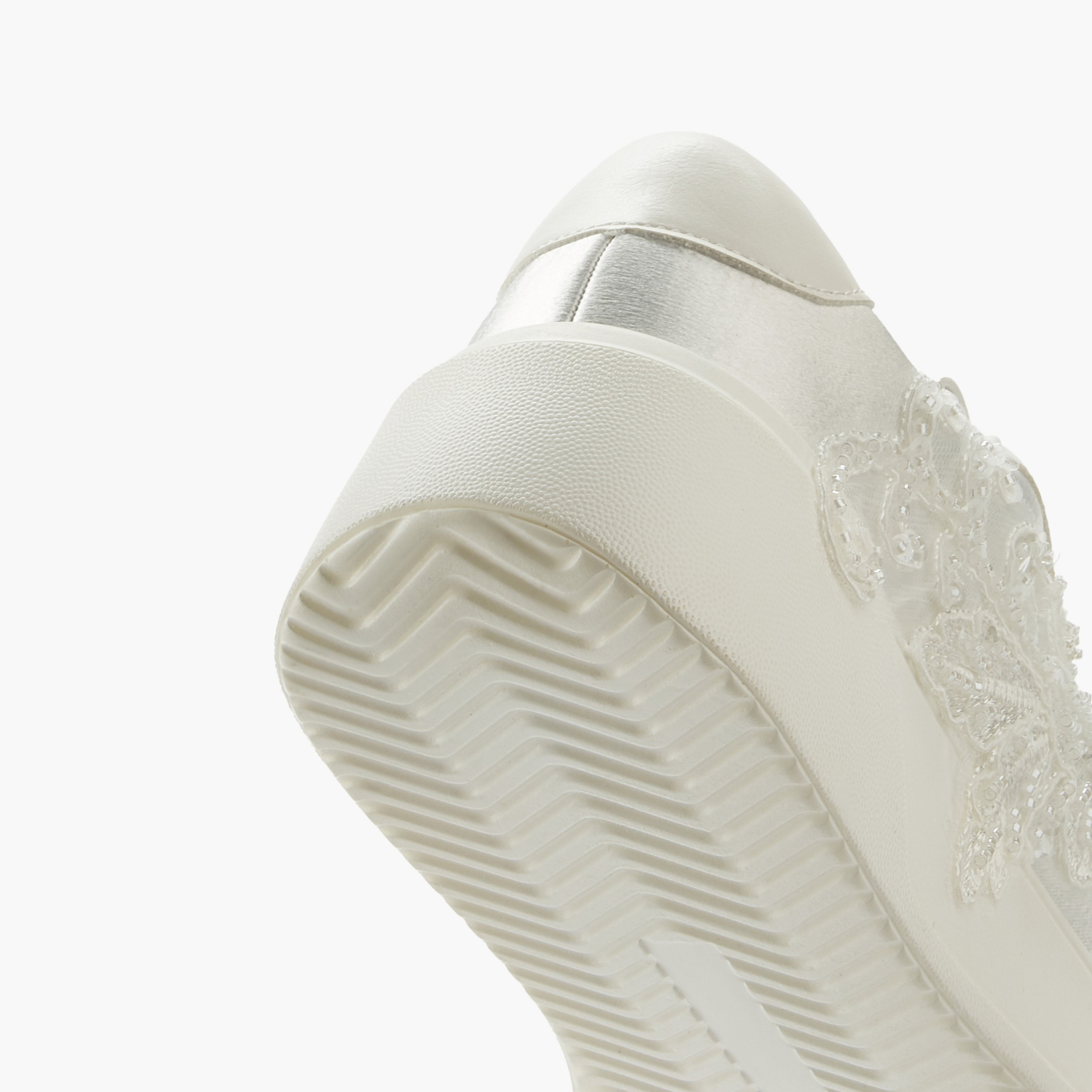 حذاء سنيكرز مزين بالزهور للنساء من سيليست-women-shoes-sneakers-image-5