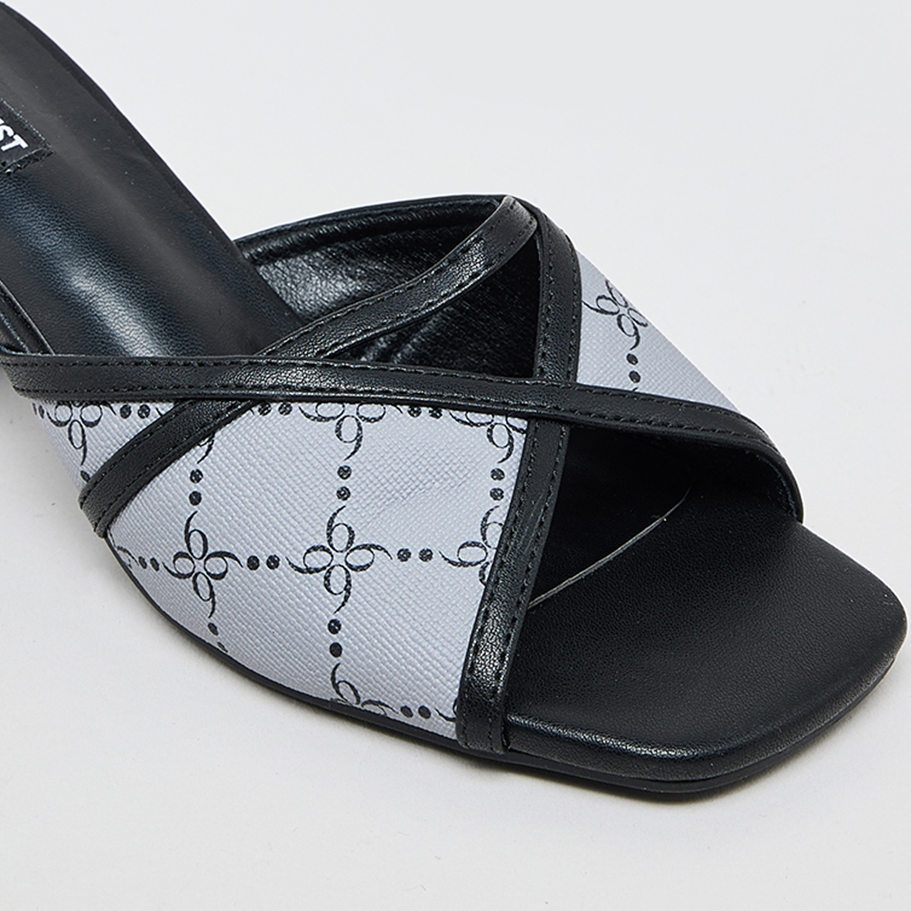 ناين ويست - حذاء نسائي بكعب عريض سهل الارتداء | FEE1028E-women-shoes-sandals-heeled-image-2