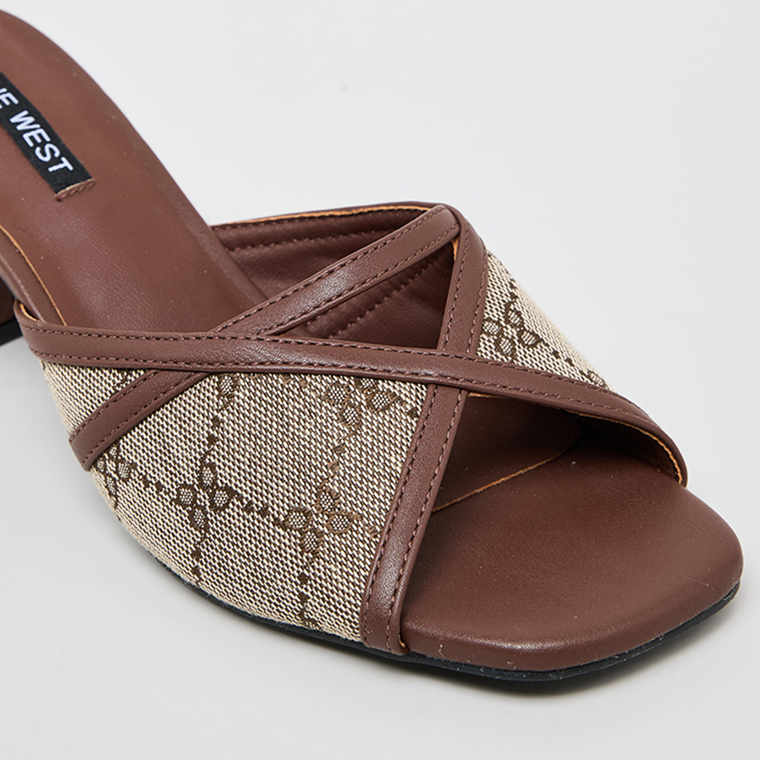 ناين ويست - حذاء نسائي بكعب عريض سهل الارتداء | FEE1028E-women-shoes-sandals-heeled-image-7