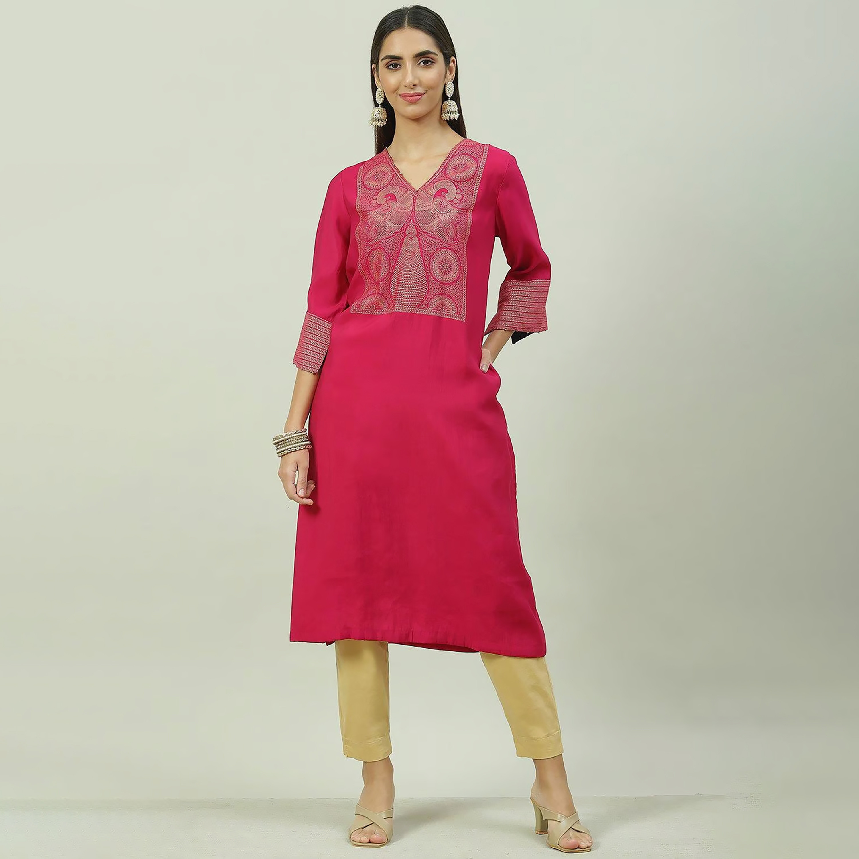 كورتا مستقيمة مطبوعة برقبة على شكل وى مع مزين بمطرز من بيبا-women-clothing-ethnicwear-kurtas-image-7