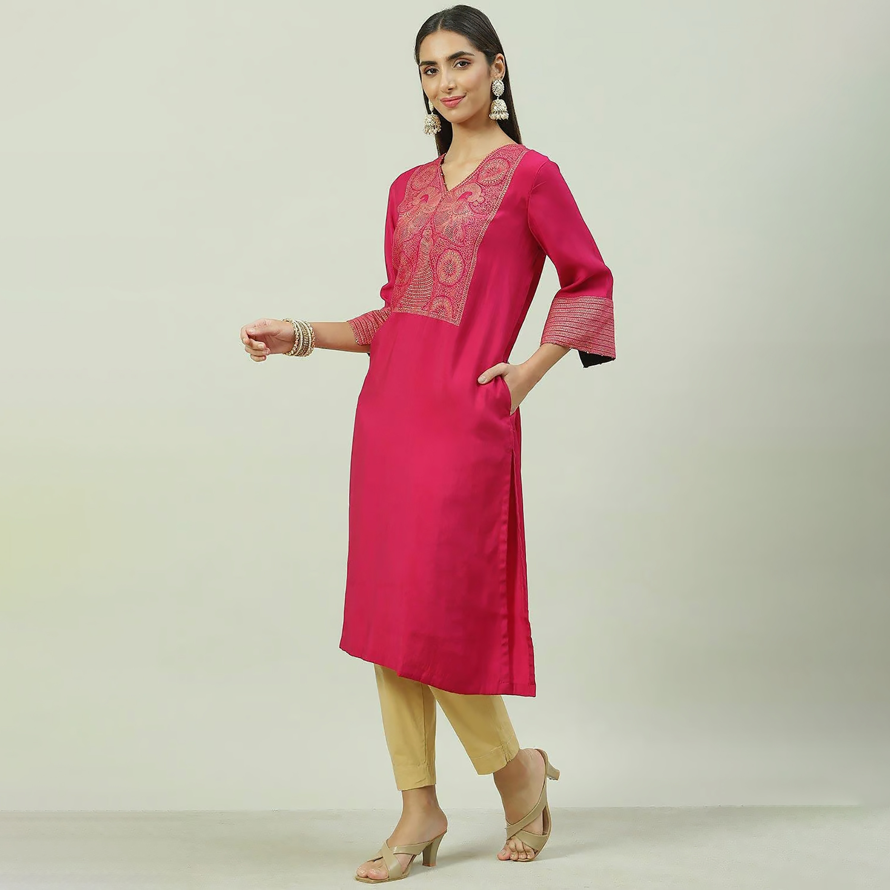 كورتا مستقيمة مطبوعة برقبة على شكل وى مع مزين بمطرز من بيبا-women-clothing-ethnicwear-kurtas-image-8