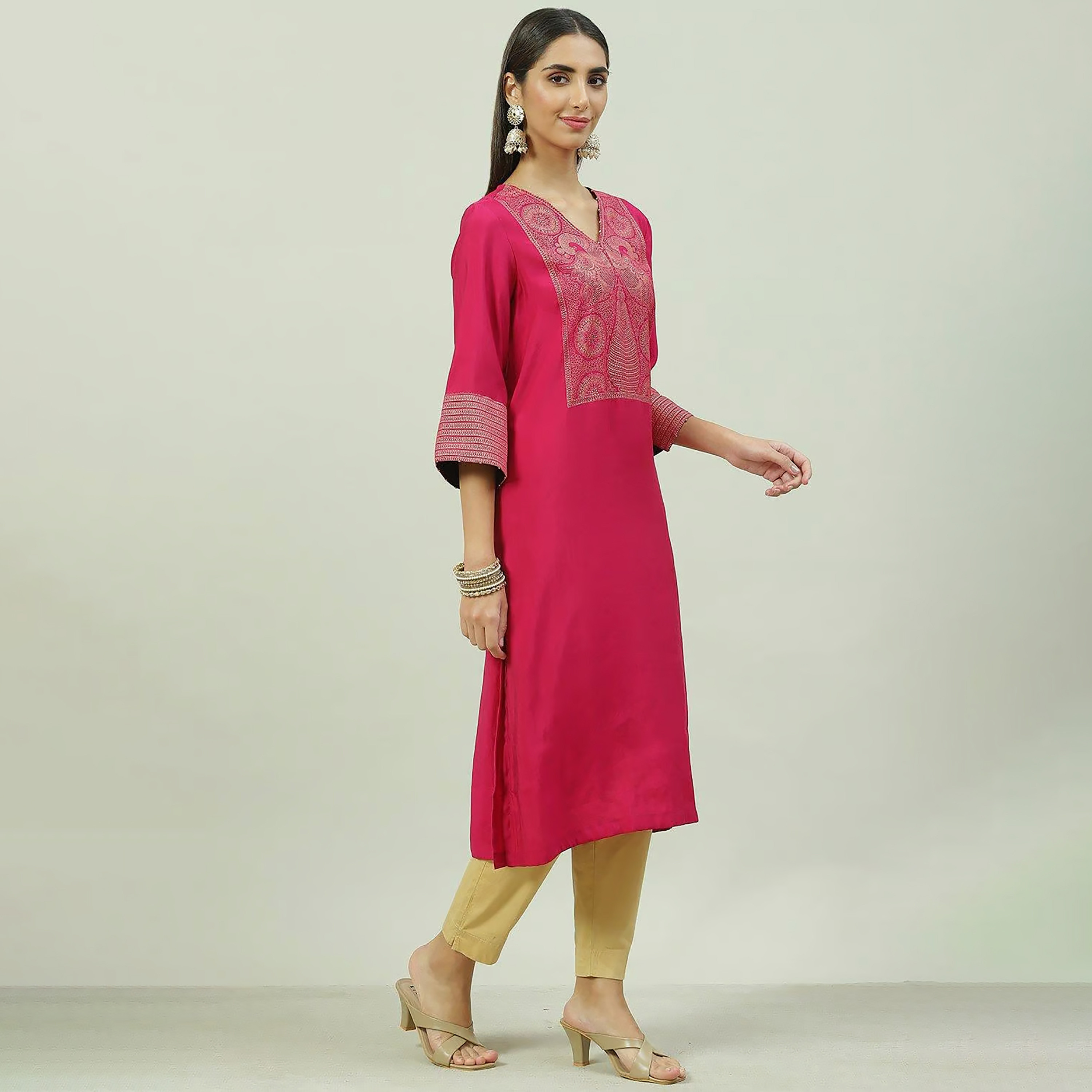 كورتا مستقيمة مطبوعة برقبة على شكل وى مع مزين بمطرز من بيبا-women-clothing-ethnicwear-kurtas-image-10
