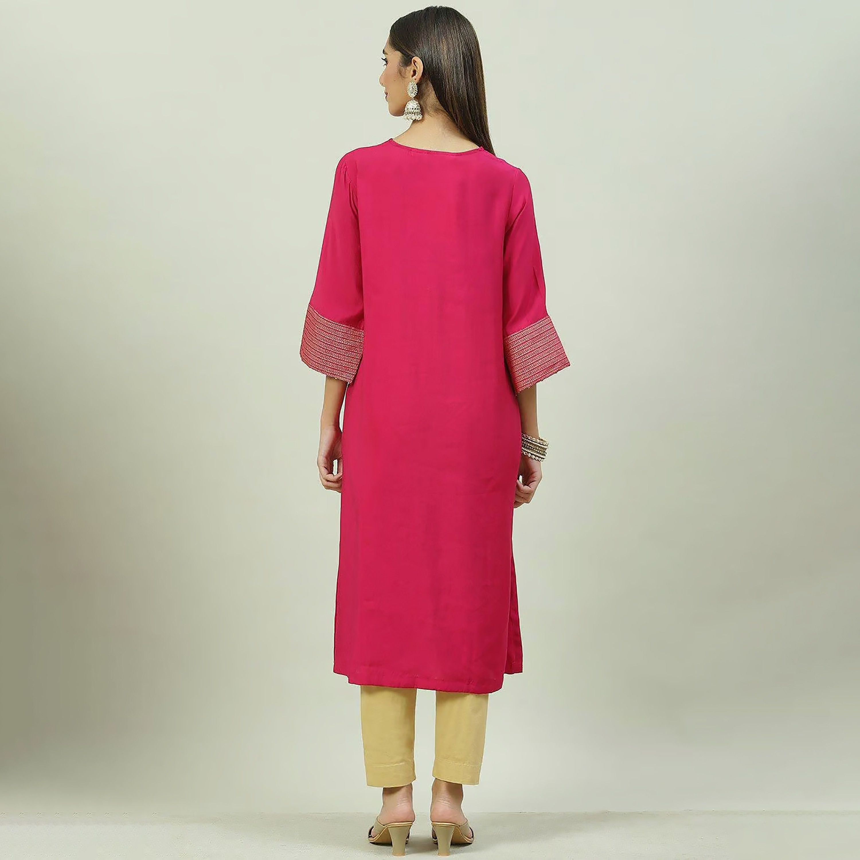كورتا مستقيمة مطبوعة برقبة على شكل وى مع مزين بمطرز من بيبا-women-clothing-ethnicwear-kurtas-image-11