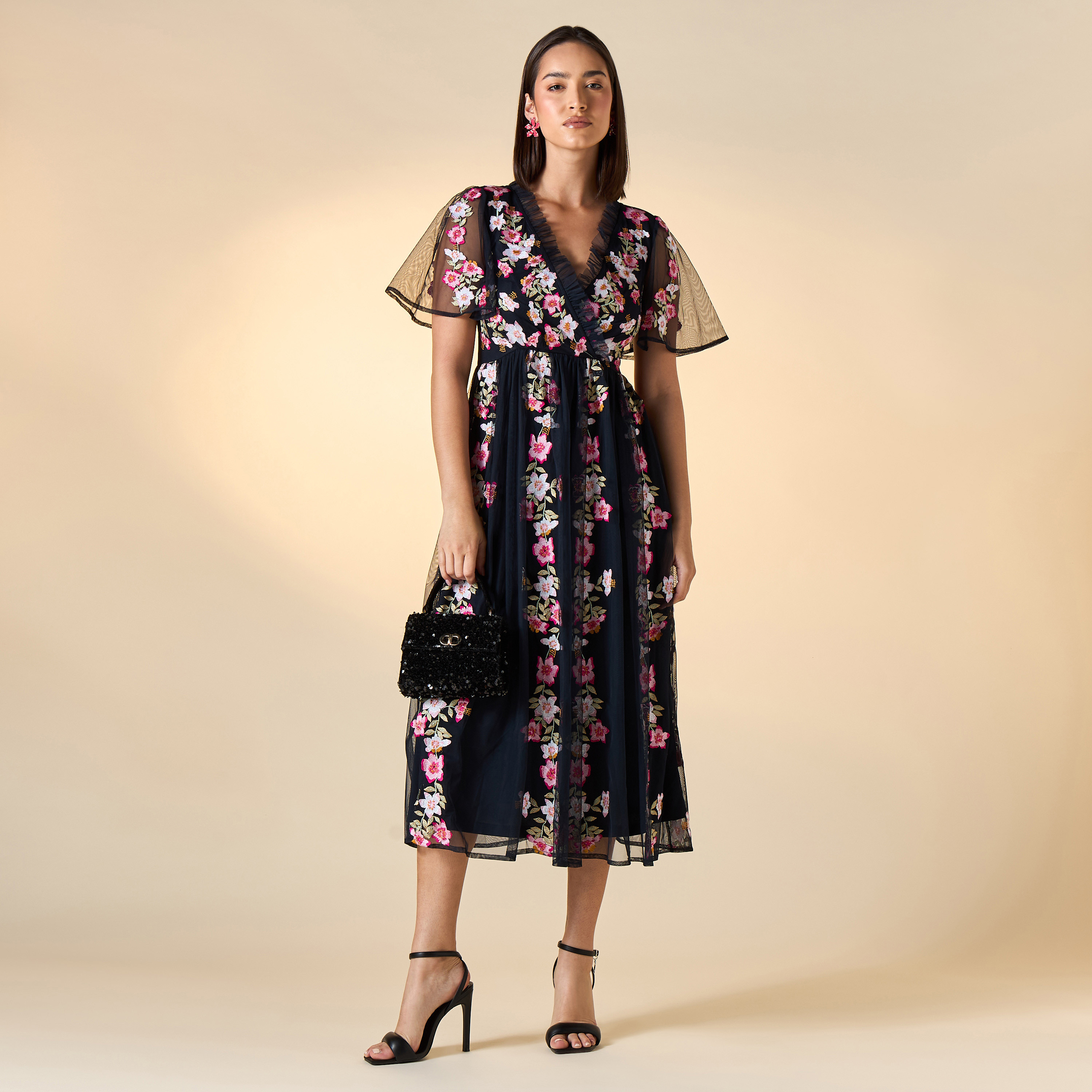 فستان ميدي مطرّز بياقة V وأكمام قصيرة من فروك آند فريل-women-clothing-dresses-image-2