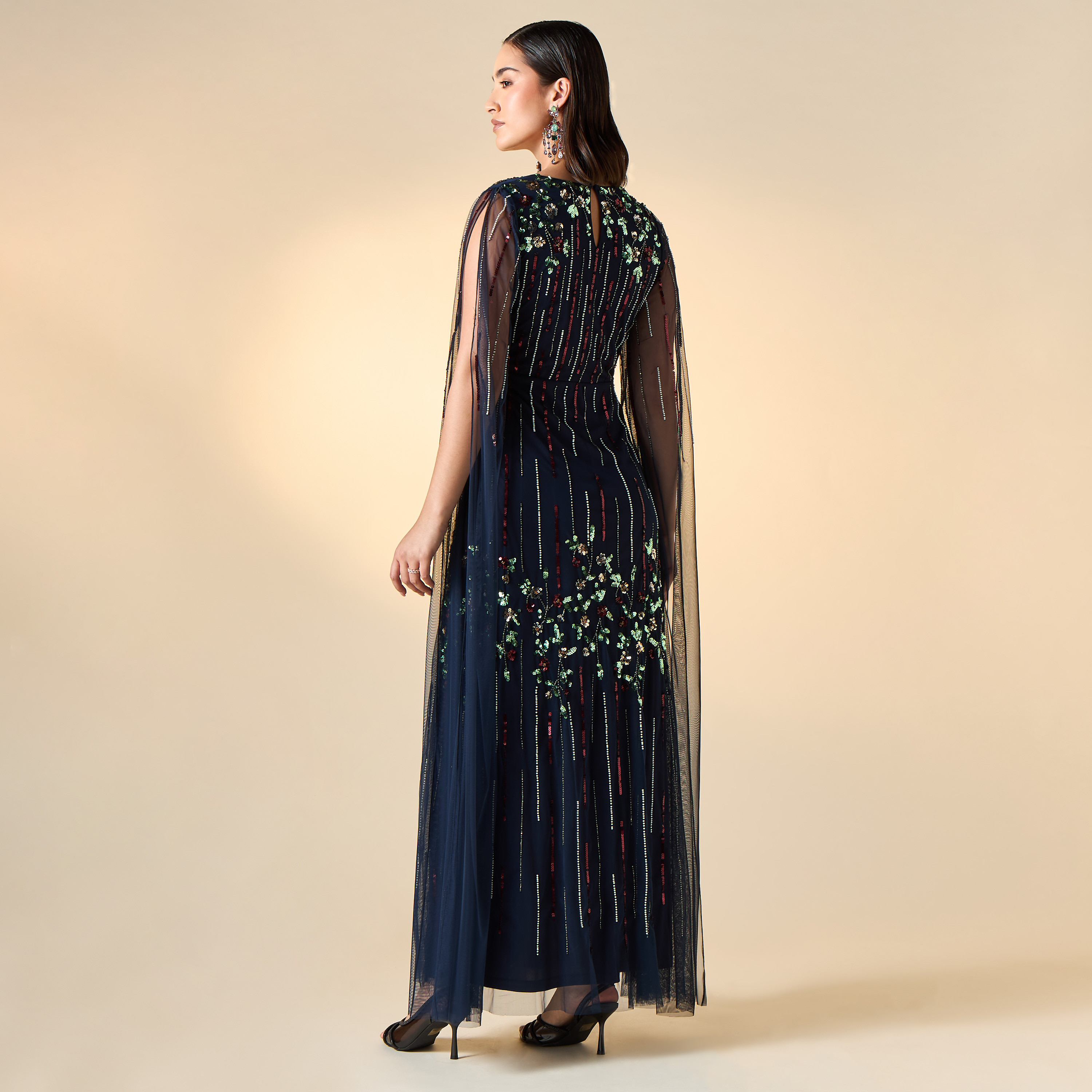 فستان ماكسي دون أكمام بياقة V وزينة كشكش-women-clothing-dresses-image-2