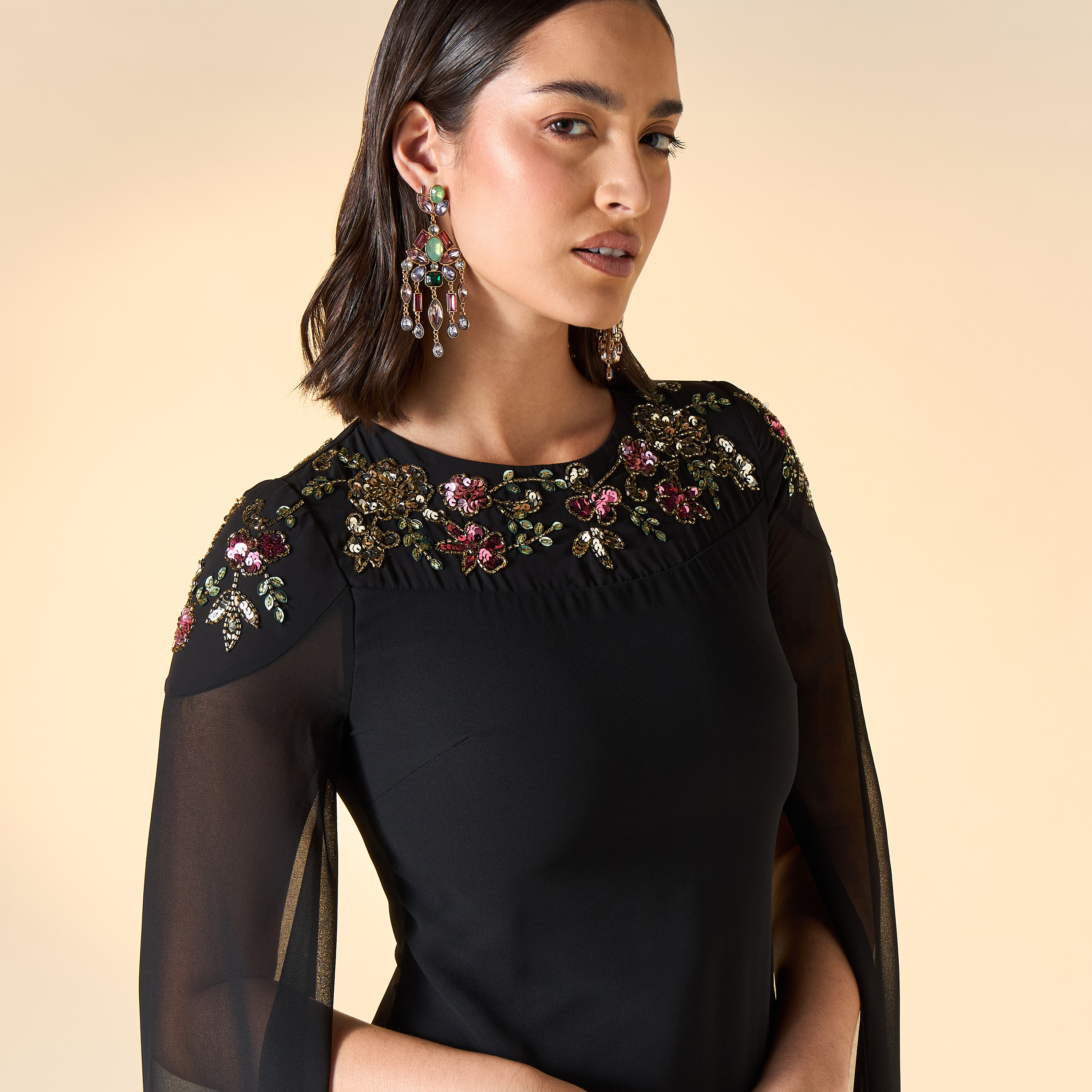 فستان ماكسي مزيّن بأكمام كاب من فروك آند فريل-women-clothing-dresses-image-4