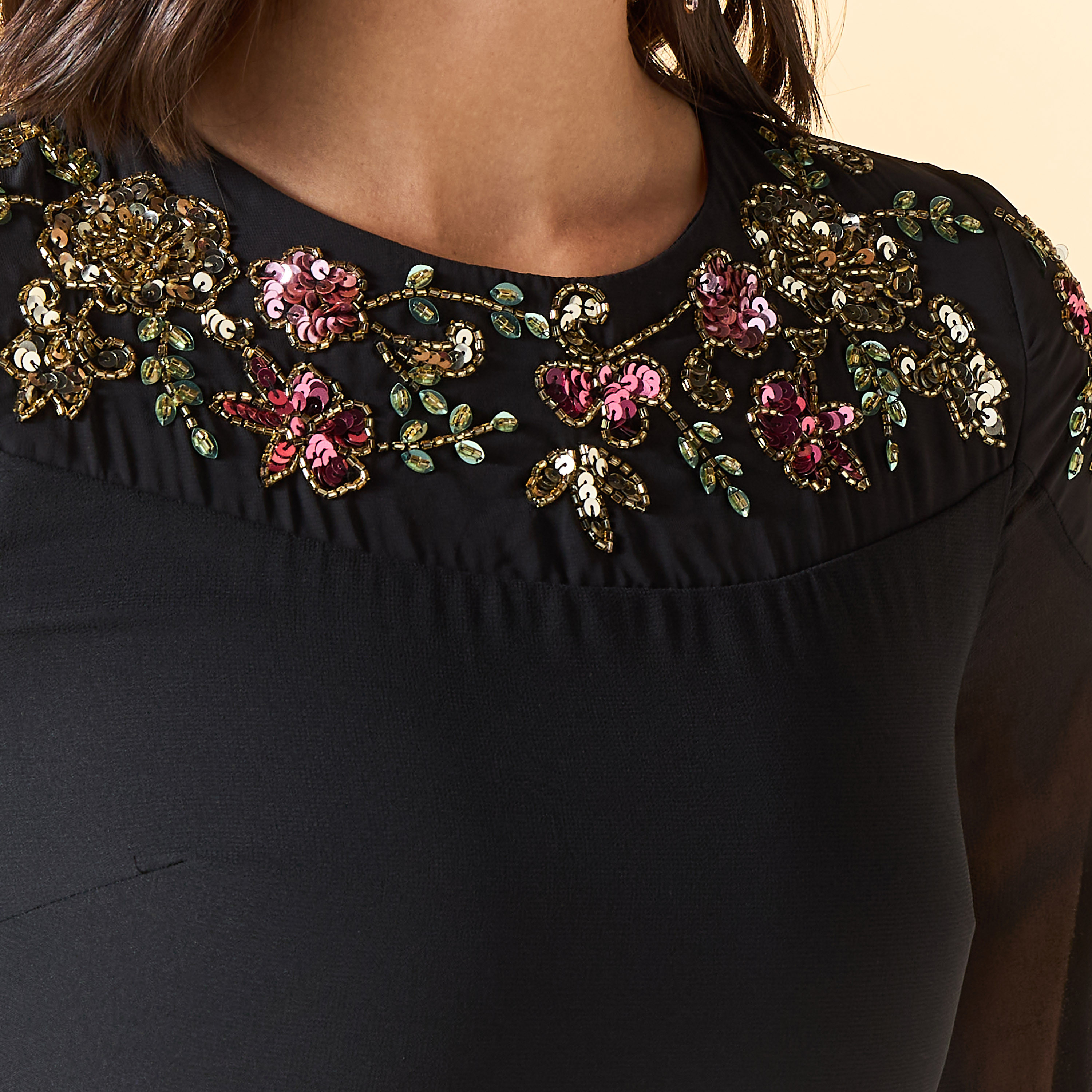 فستان ماكسي مزيّن بأكمام كاب من فروك آند فريل-women-clothing-dresses-image-9