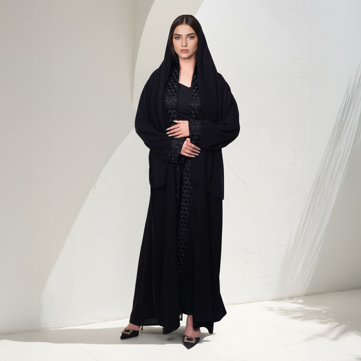 عباية مطرزة بشكل معقد مع حجاب من فاشون لاين-women-arabicclothing-abayas-image-1