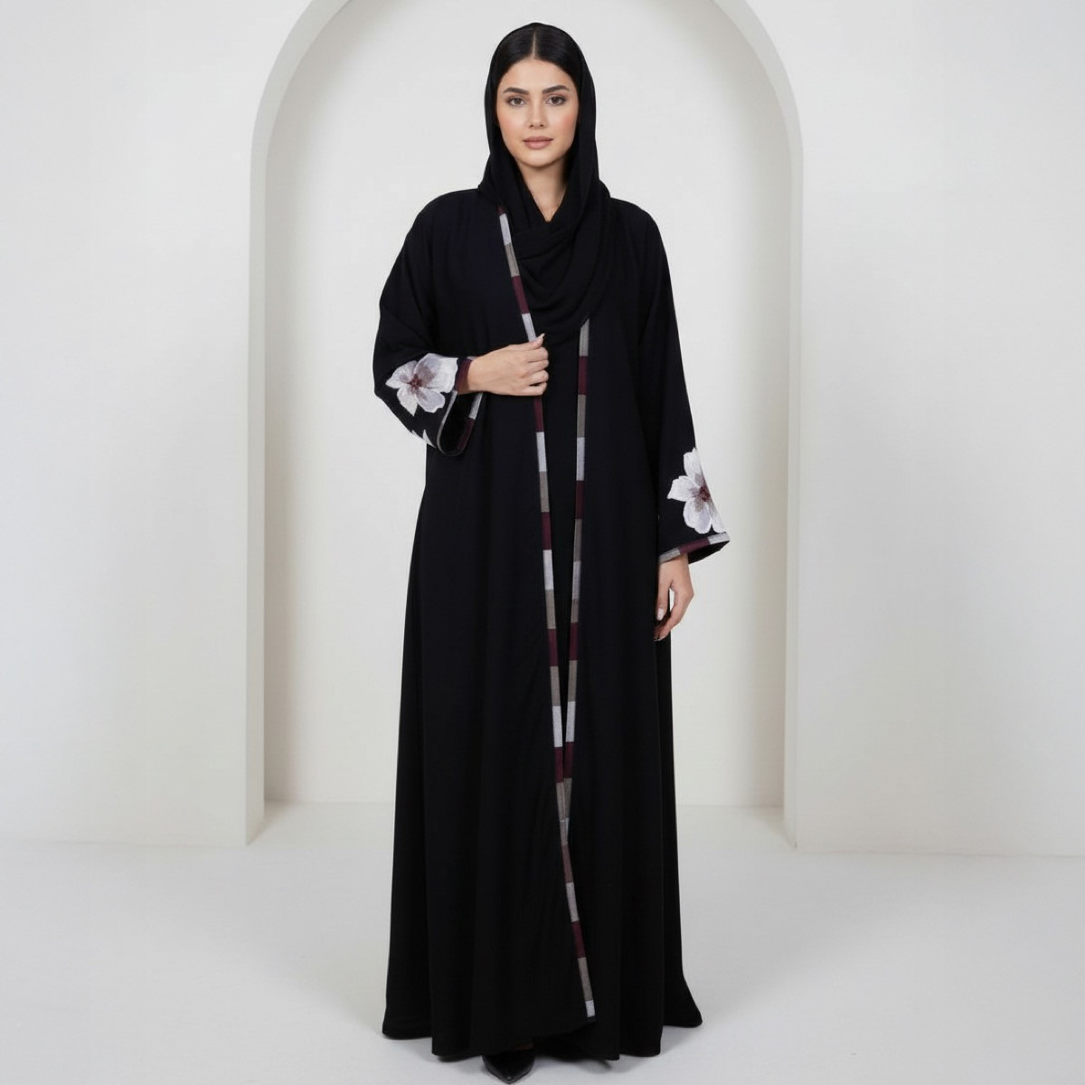 عباية سوداء مطرزة بنقشة الزهور مع حجاب من فاشون لاين-women-arabicclothing-abayas-image-1