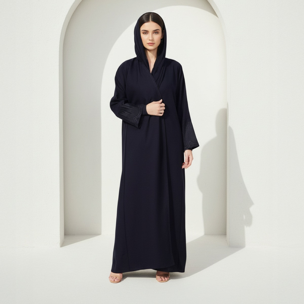 عباية مطرزة بأكمام أرابيان ألور مع حجاب من فاشون لاين-women-arabicclothing-abayas-image-1