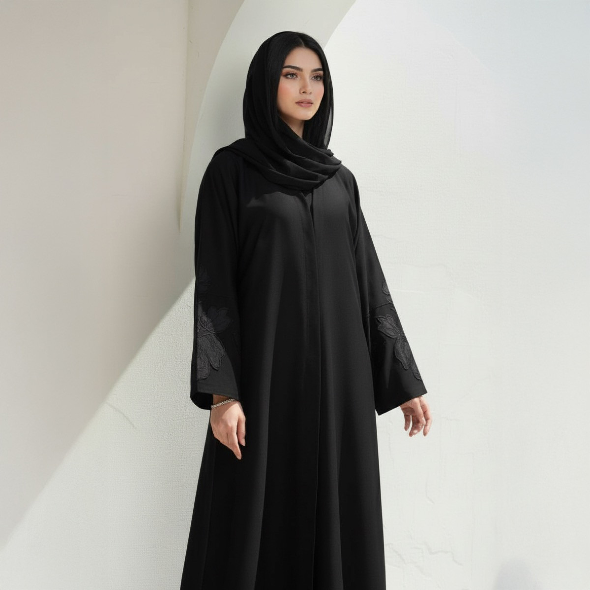 عباية أنيقة مطرزة بالورود إيثيريال جريس مع فتحة عند الأكمام مع حجاب من فاشون لاين-women-arabicclothing-abayas-image-2
