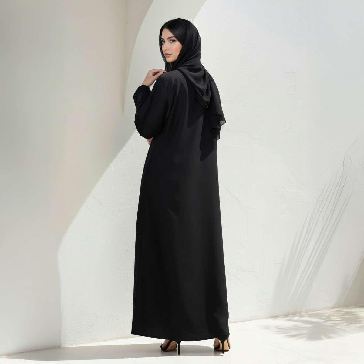 عباية أنيقة مطرزة بالورود إيثيريال جريس مع فتحة عند الأكمام مع حجاب من فاشون لاين-women-arabicclothing-abayas-image-4