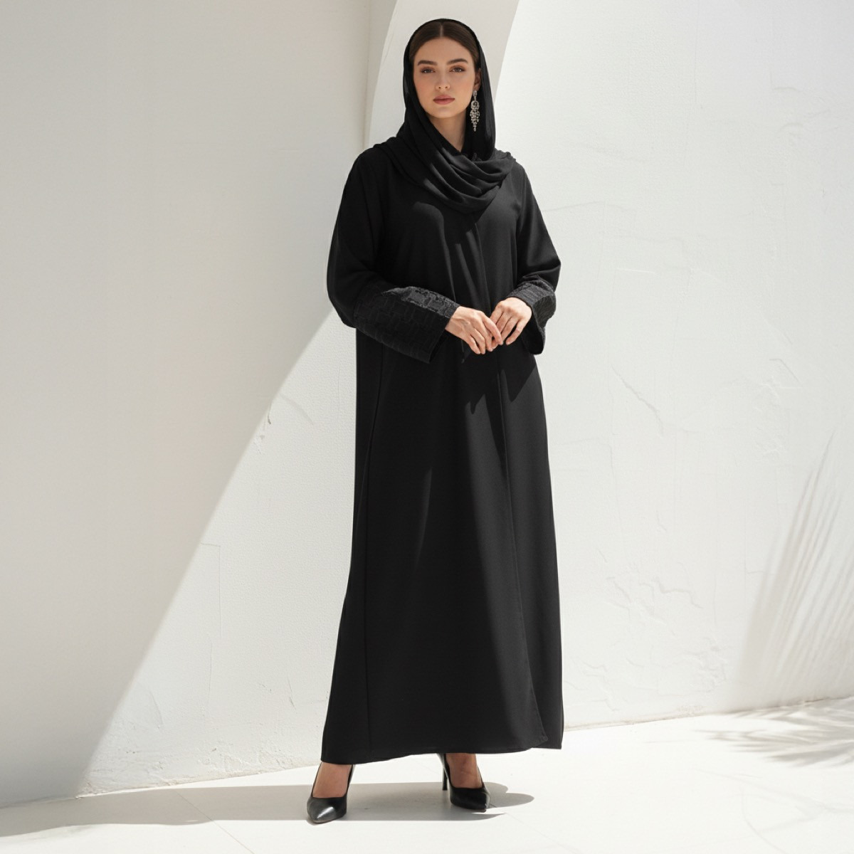عباية أنيقة بأكمام مطرزة أرابيان جريس مع حجاب من فاشون لاين-women-arabicclothing-abayas-image-1