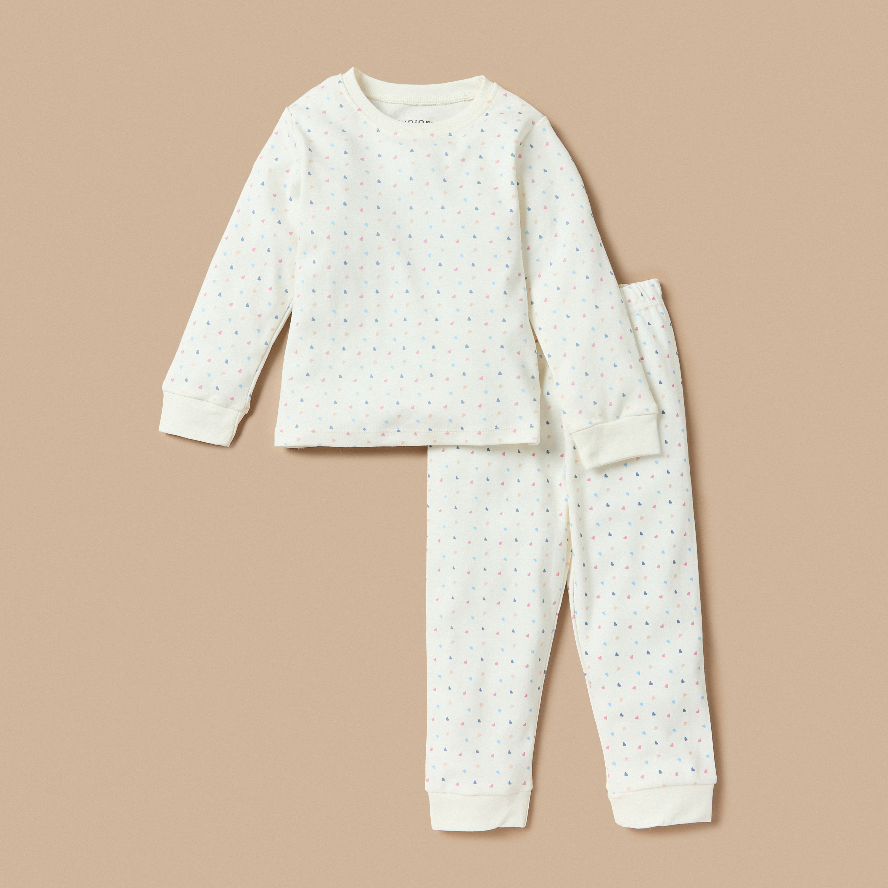 طقم بنطلون بيجاما وتيشيرت بطبعات قلب من جونيورز-baby-girls-clothing-nightwear-pyjamasets-image-1