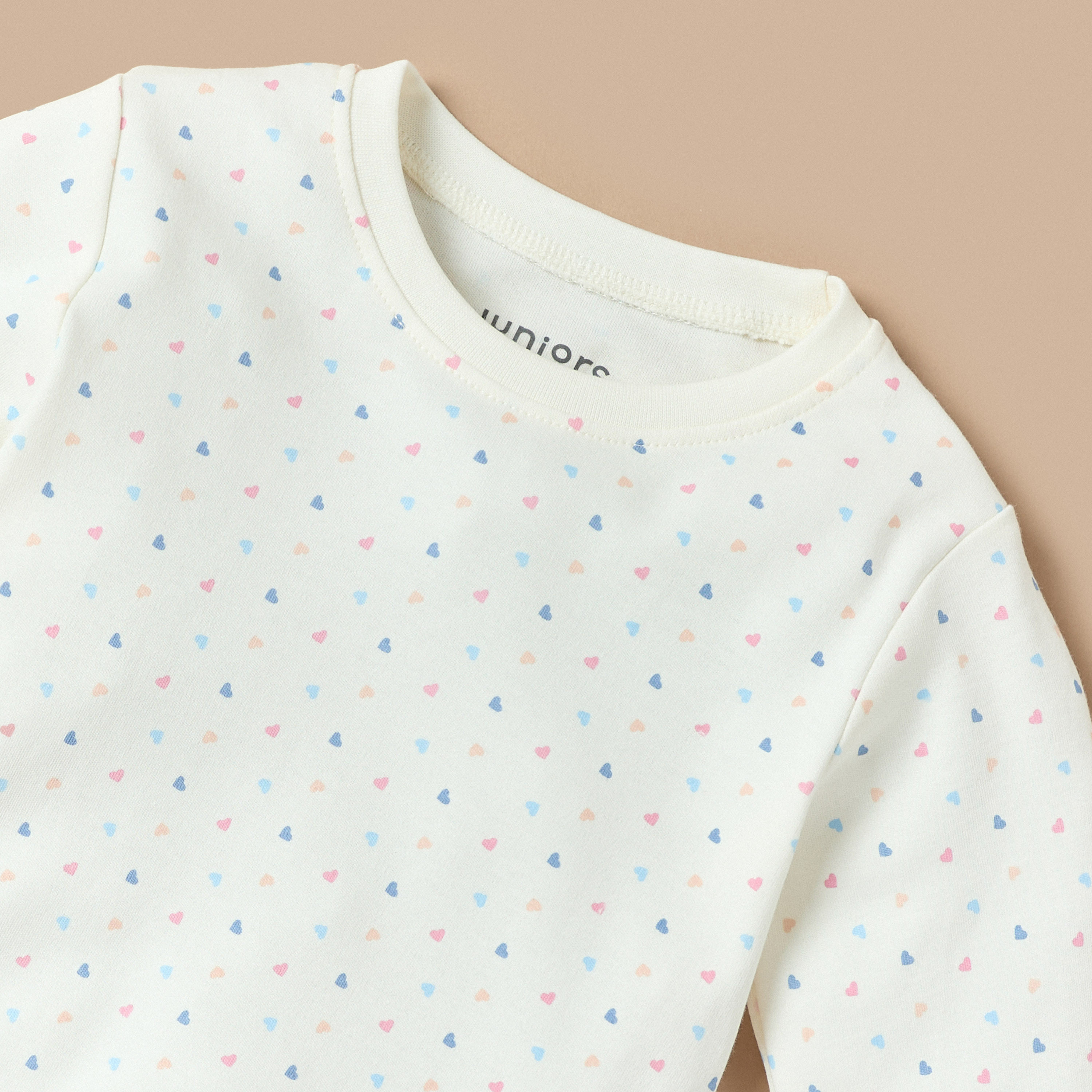 طقم بنطلون بيجاما وتيشيرت بطبعات قلب من جونيورز-baby-girls-clothing-nightwear-pyjamasets-image-4