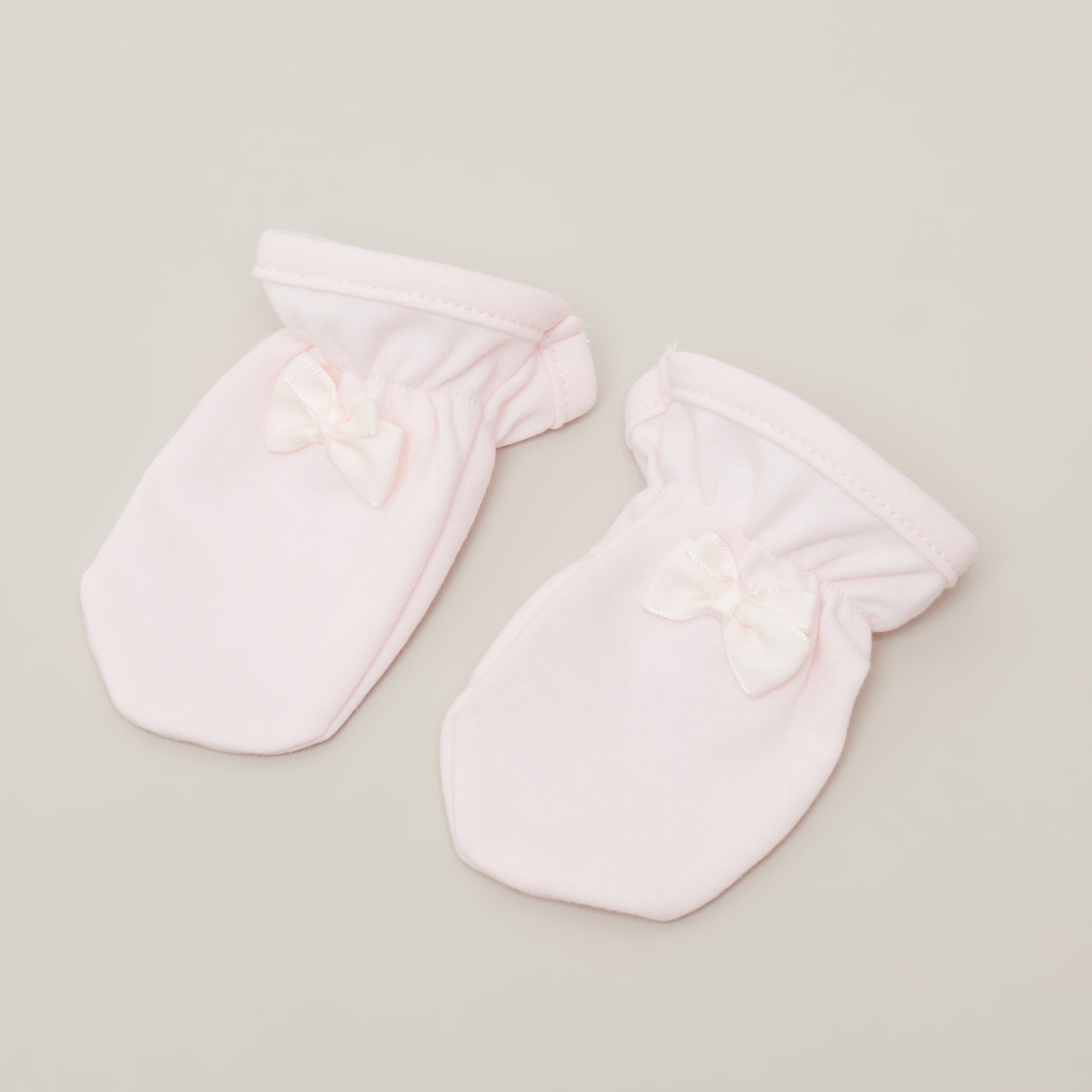 قفازات سادة بتفاصيل فيونكة من جيجلز-baby-girls-accessories-mittens-image-1