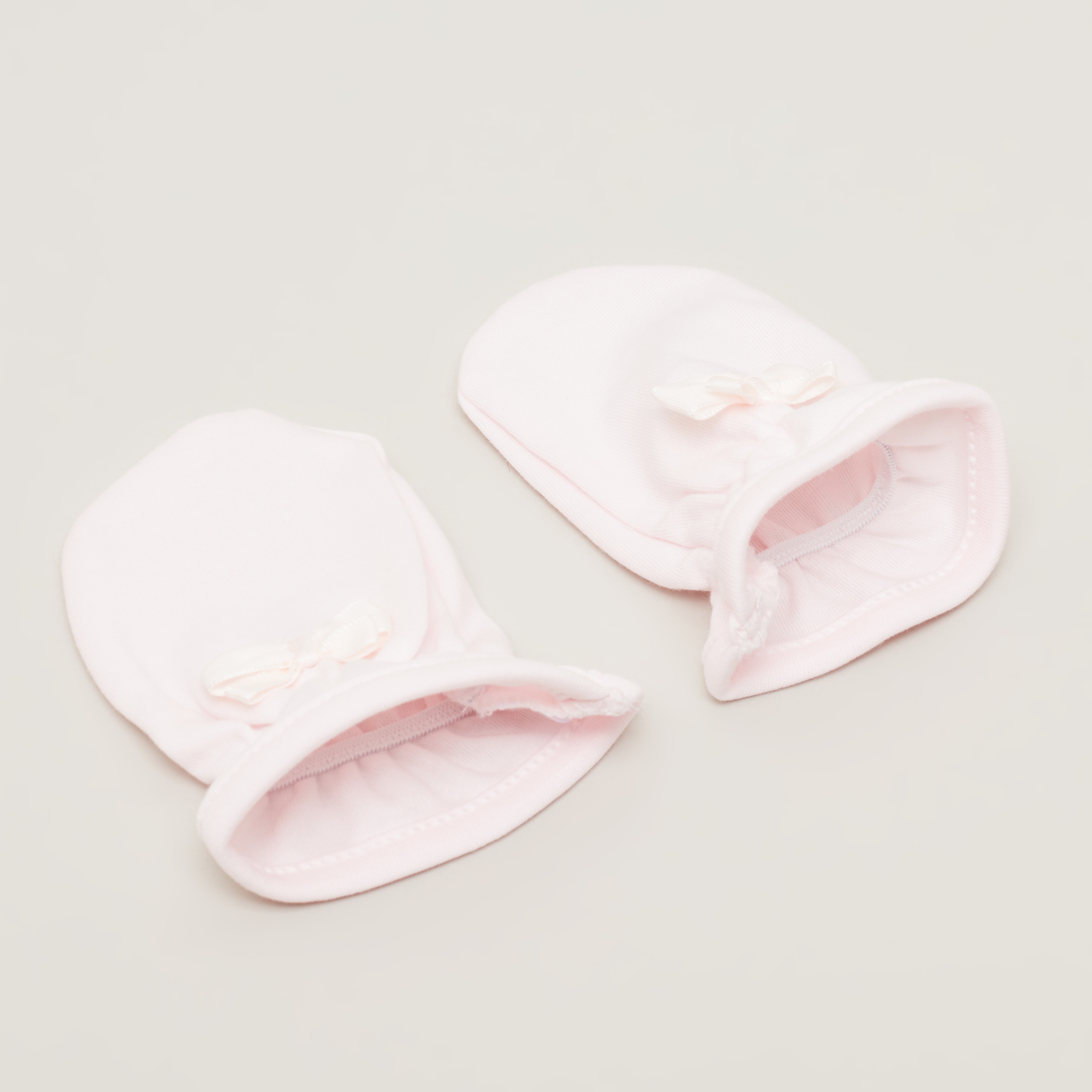قفازات سادة بتفاصيل فيونكة من جيجلز-baby-girls-accessories-mittens-image-2