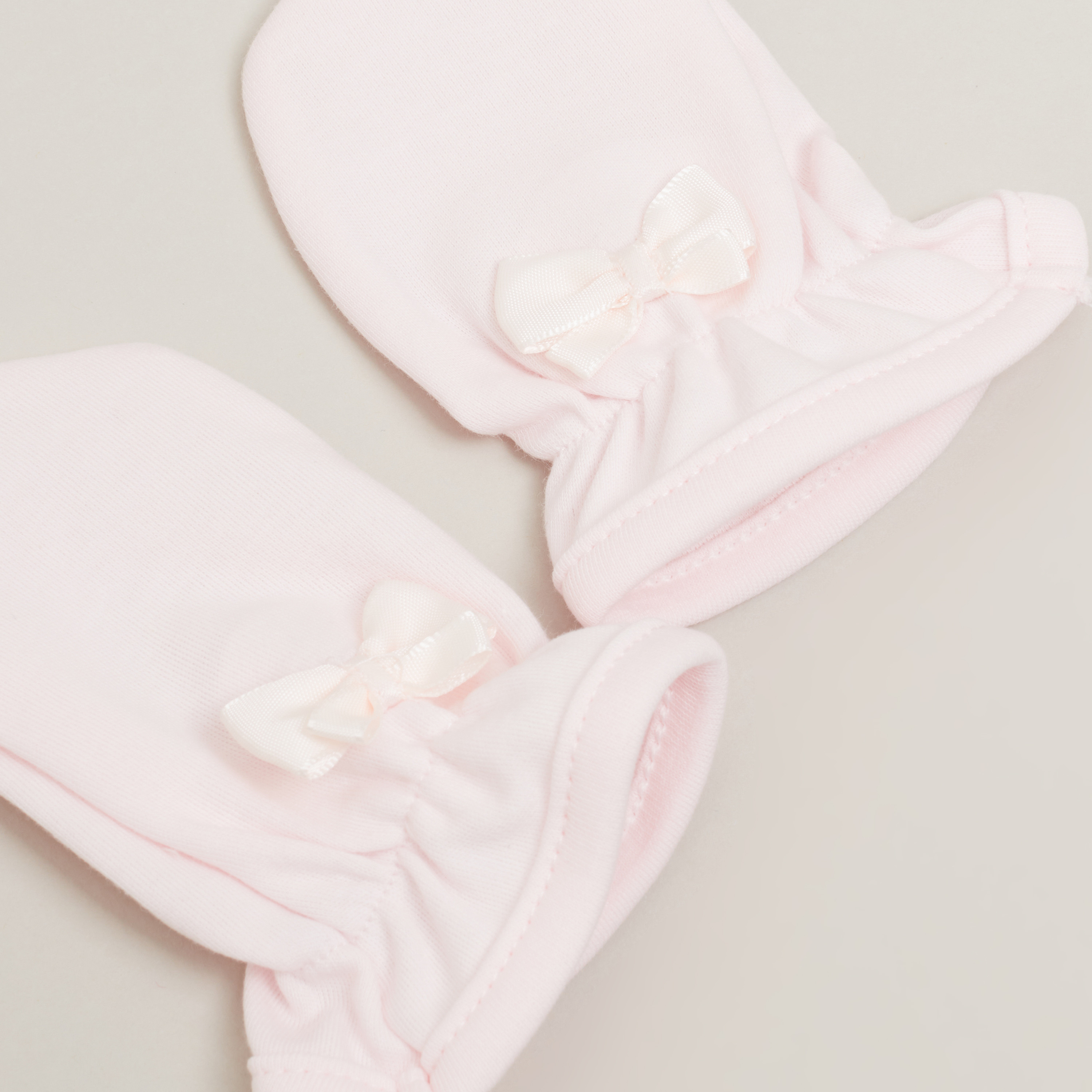 قفازات سادة بتفاصيل فيونكة من جيجلز-baby-girls-accessories-mittens-image-3