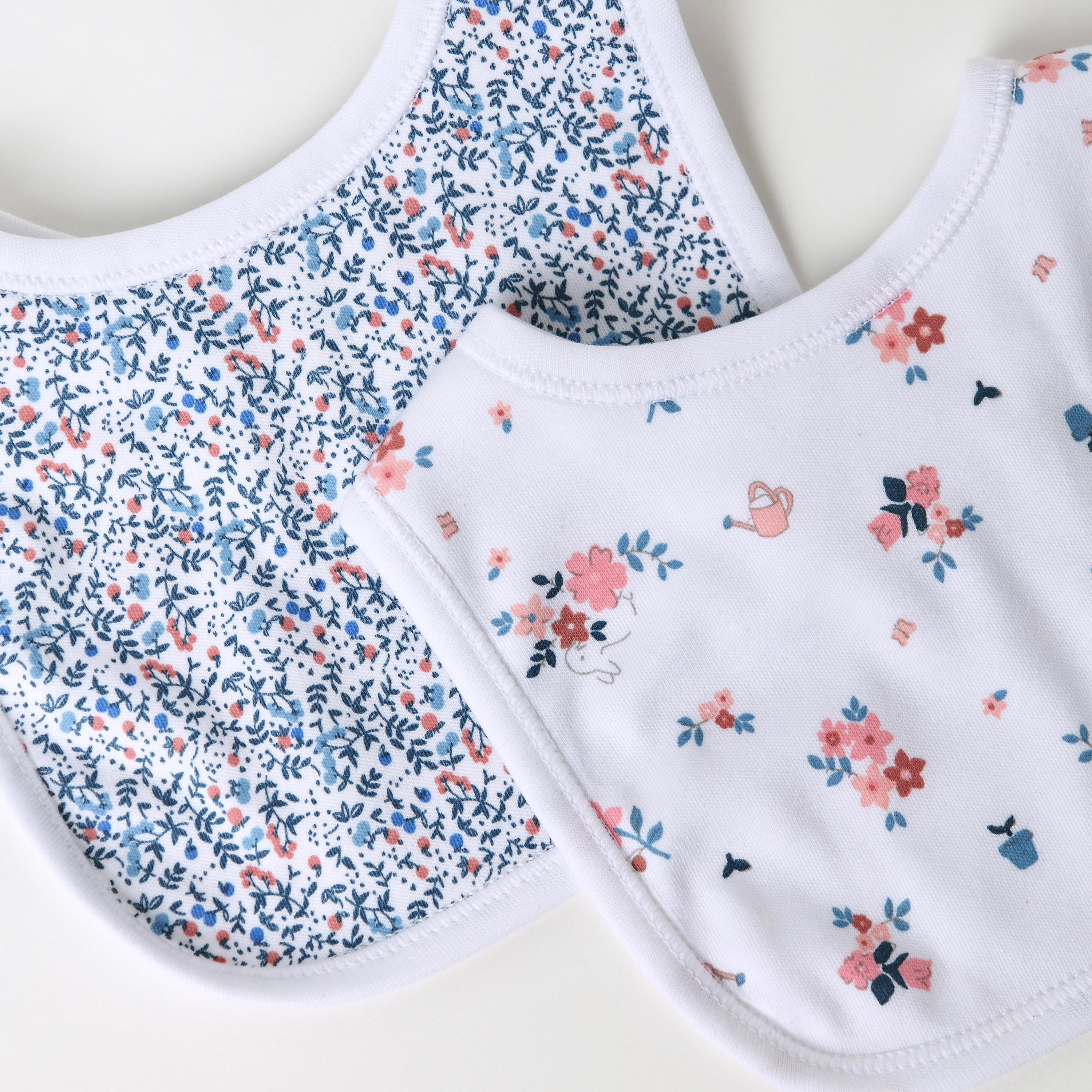 مريلة بطبعات زهرية بشريط إغلاق من جونيورز- طقم من قطعتين-baby-feeding-bibs-image-5