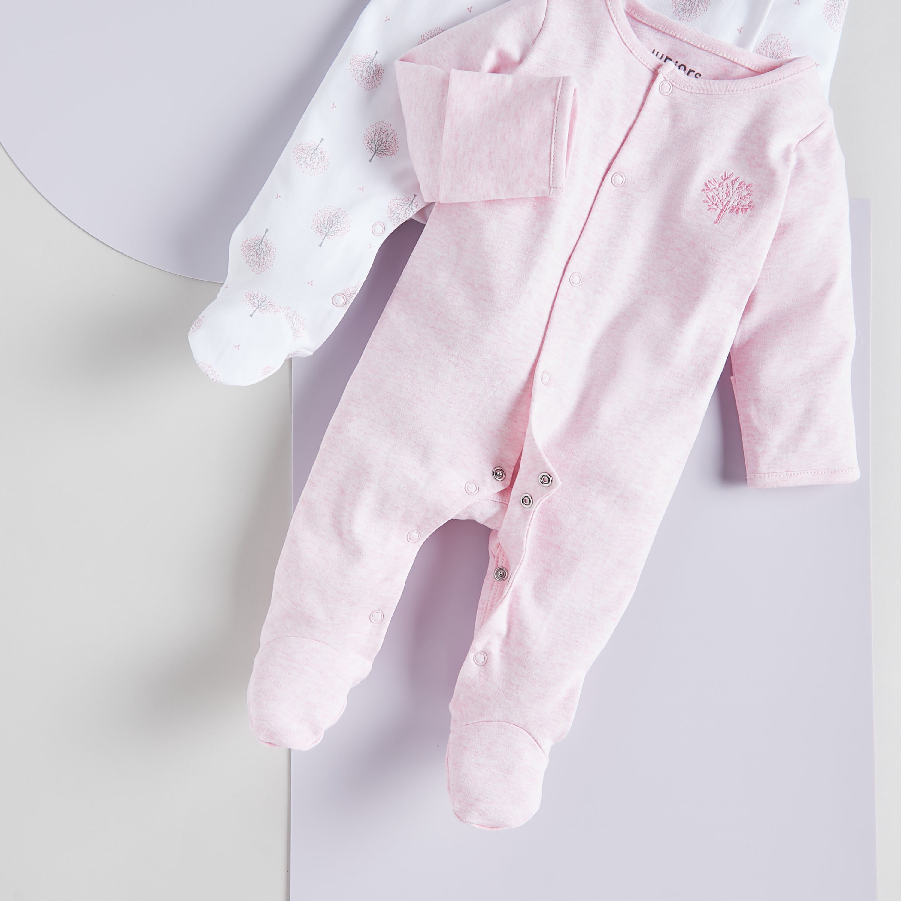 بدلات نوم مغلقة القدمين بطبعات من جونيورز - طقم من قطعتين-baby-girls-clothing-nightwear-sleepsuits-image-5