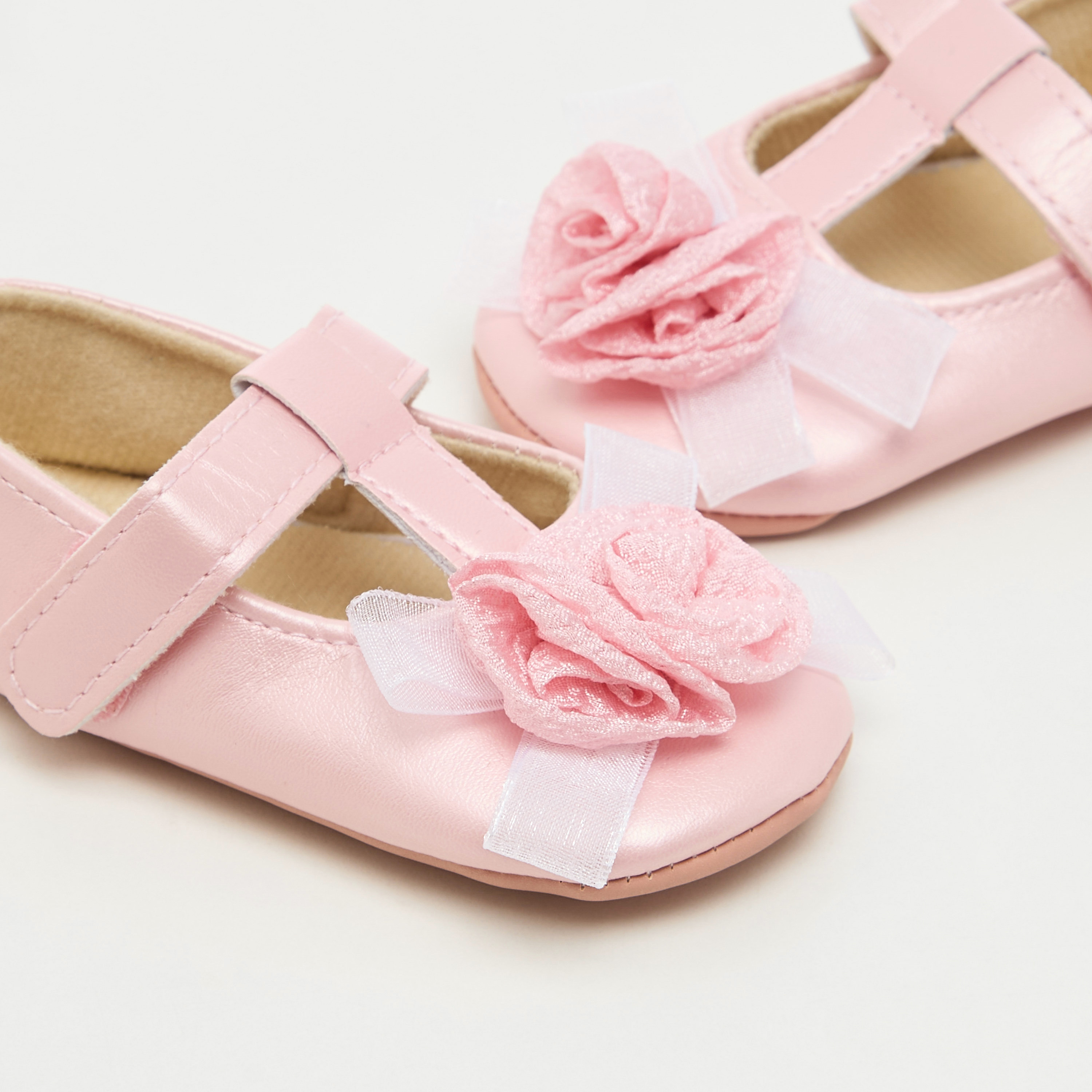 بوت بتزيينات زهرية وشريط إغلاق لاصق من جونيورز-baby-girls-shoes-closedshoes-image-3