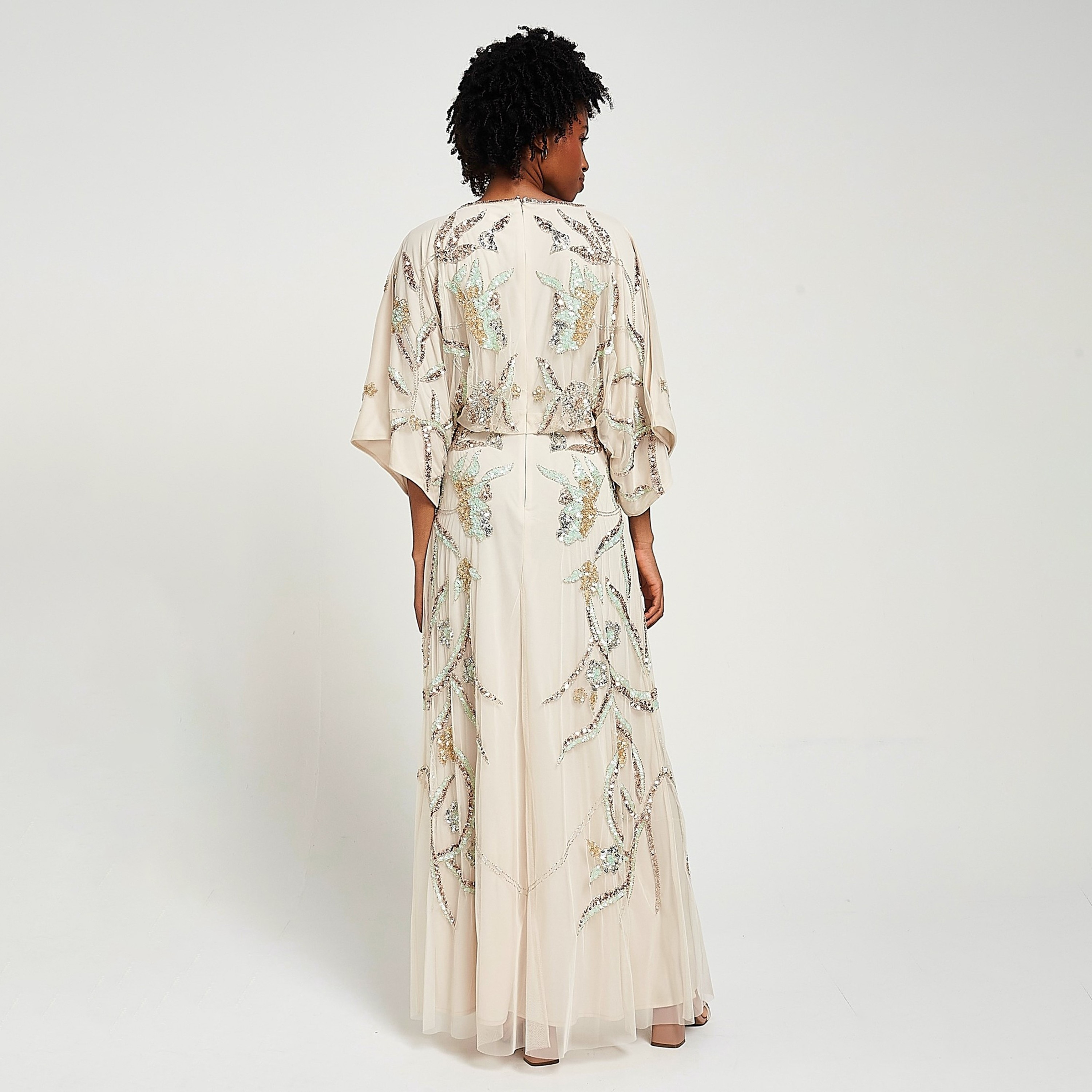 فستان سهرة ماكسي نسائي بأكمام واسعة ومطرز بالترتر باللون الأبيض من فروك آند فريل-women-clothing-dresses-image-3