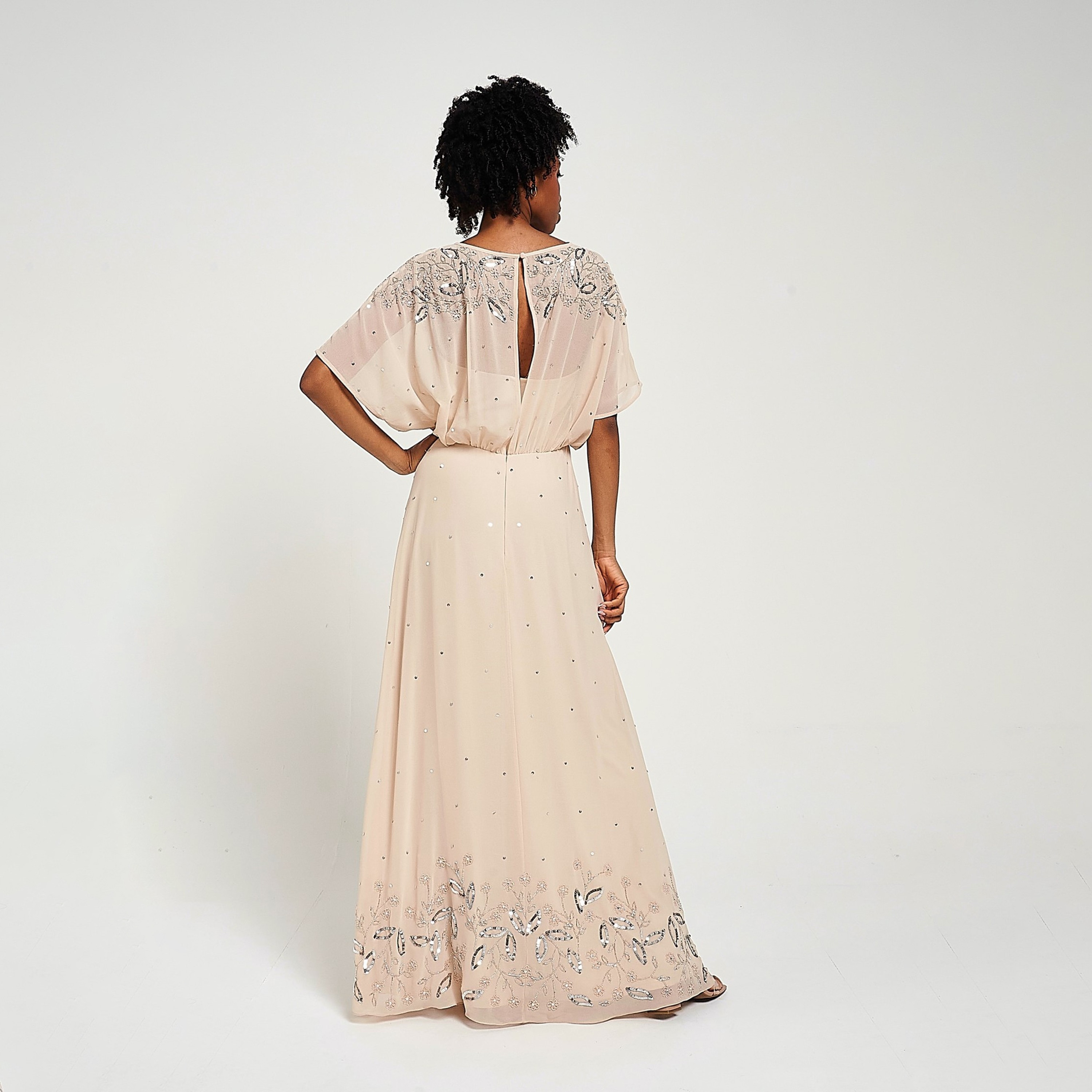 فستان سهرة طويل مزين بالترتر والمطرز من فروك آند فريل-women-clothing-dresses-image-3