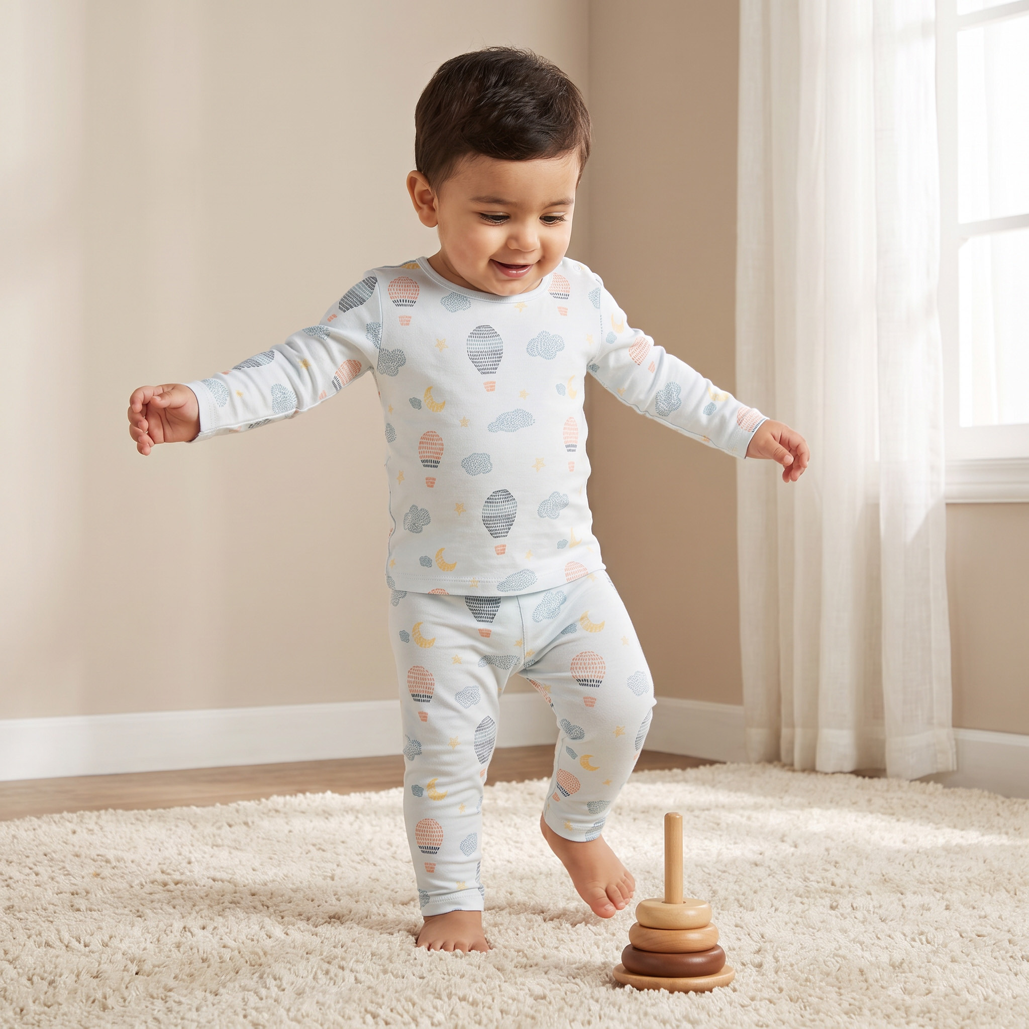 طقم بيجاما قطني بياقة مستديرة وأكمام طويلة بطبعة منطاد هواء ساخن من جونيورز-promo_babyshop_Buy3for7.9_KWT030926-image-1
