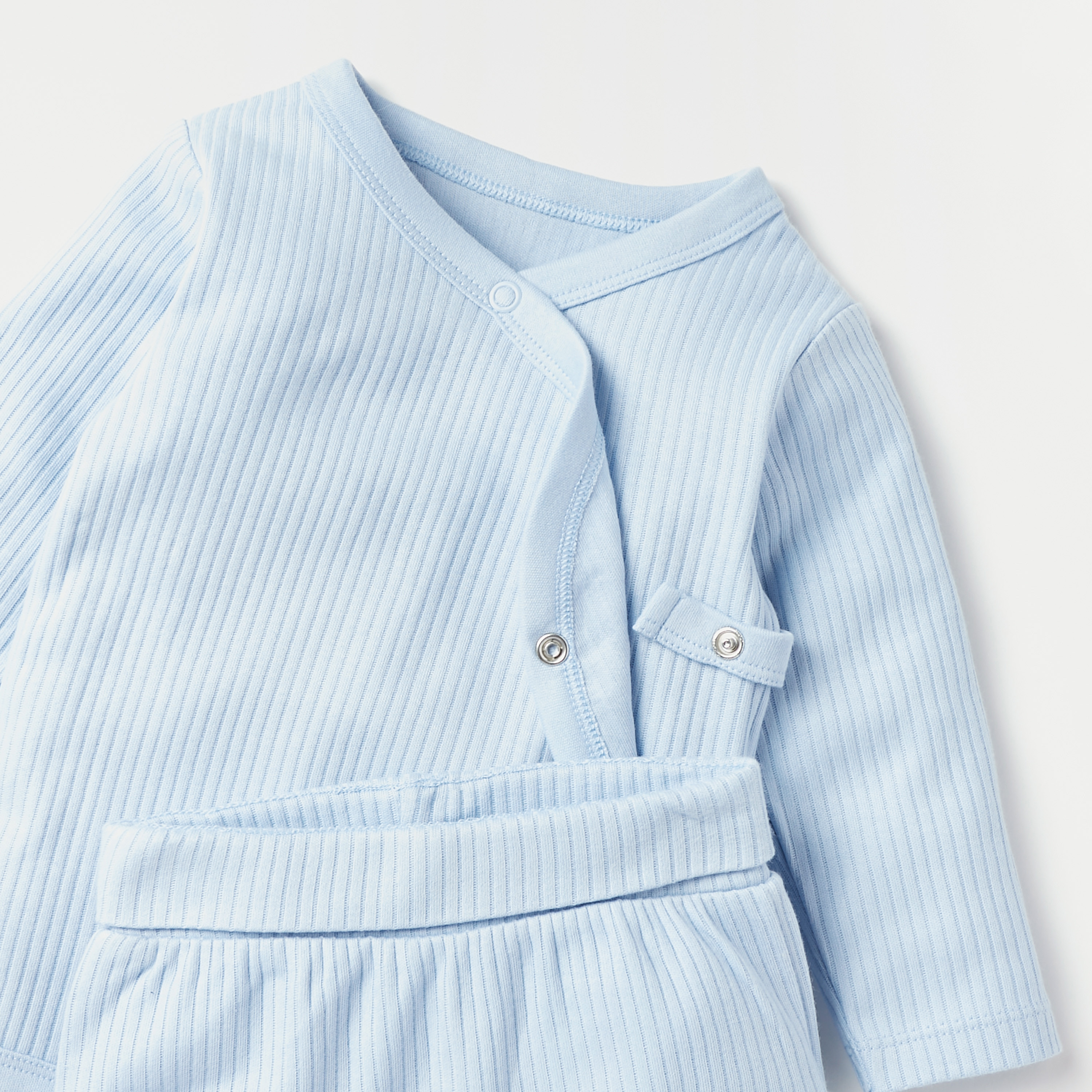 طقم بيجاما مغلق القدمين وقميص متداخل بارز الملمس من جونيورز-baby-boys-clothing-nightwear-pyjamasets-image-4