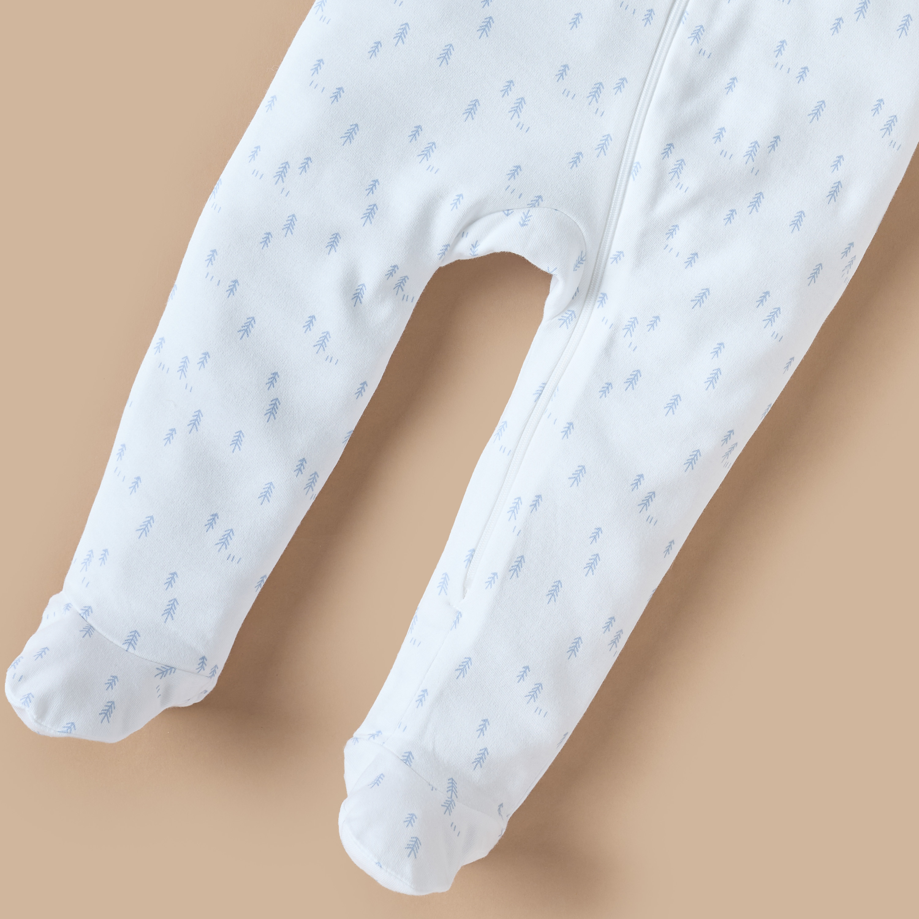 بدلة نوم مغلقة القدمين بأكمام طويلة وطبعات شجرة من جونيورز-baby-boys-clothing-nightwear-sleepsuits-image-3