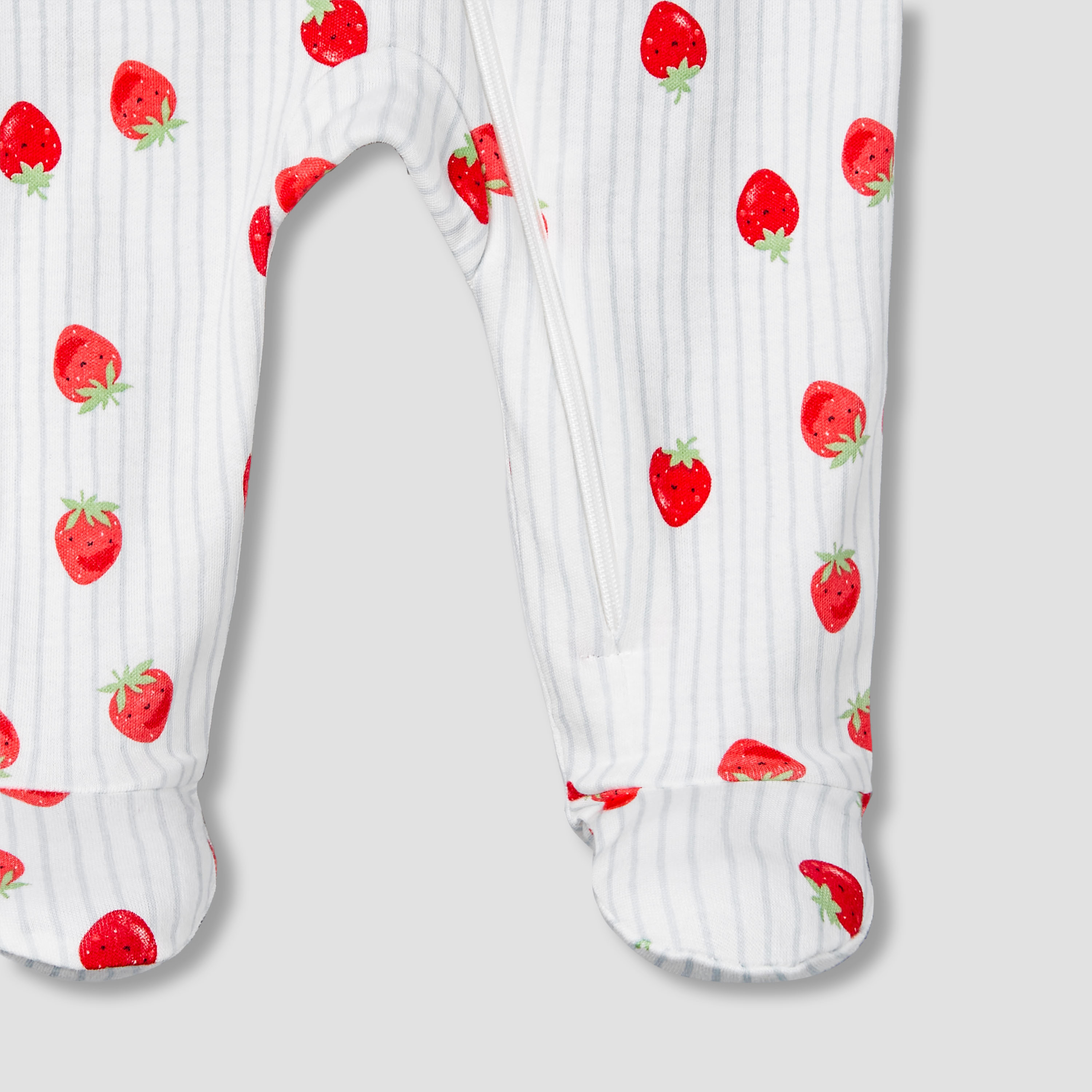 Juniors Cotton Round Neck Long Sleeves Sleepsuit with Strawberry Print-baby-girls-clothing-nightwear-sleepsuits-image-5