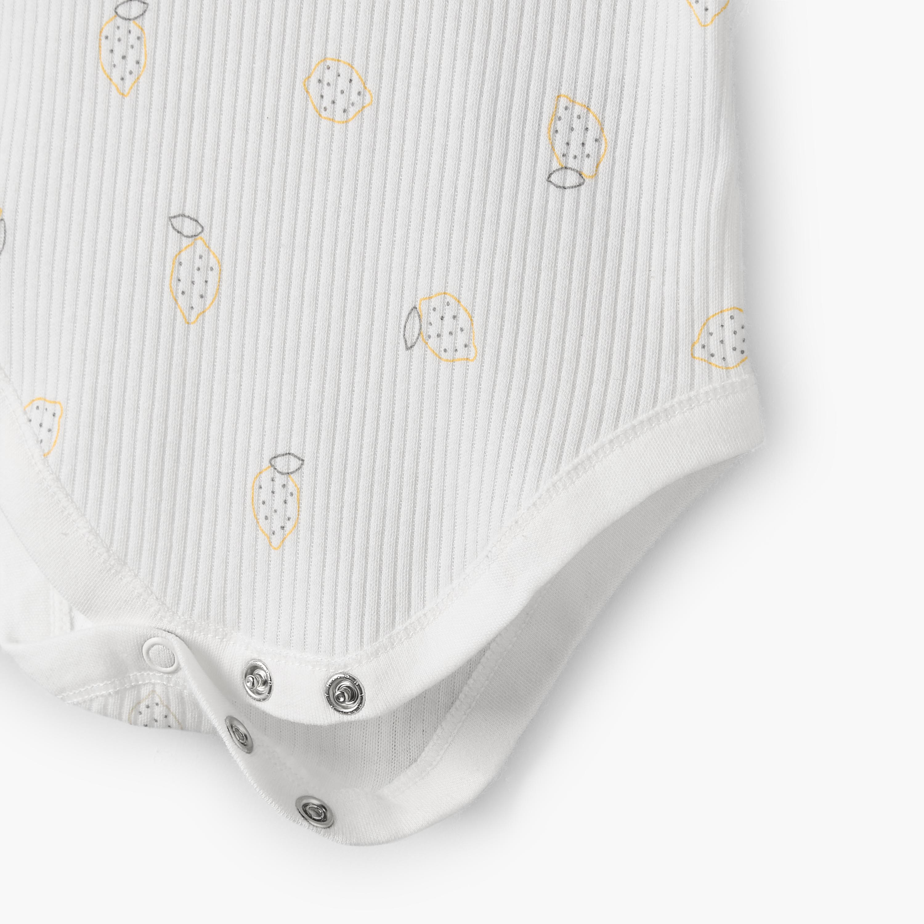 بودي سوت دون أكمام بياقة ضيقة وطبعات متنوعة من جونيورز - عبوة 5 قطع-baby-girls-clothing-bodysuits-image-10