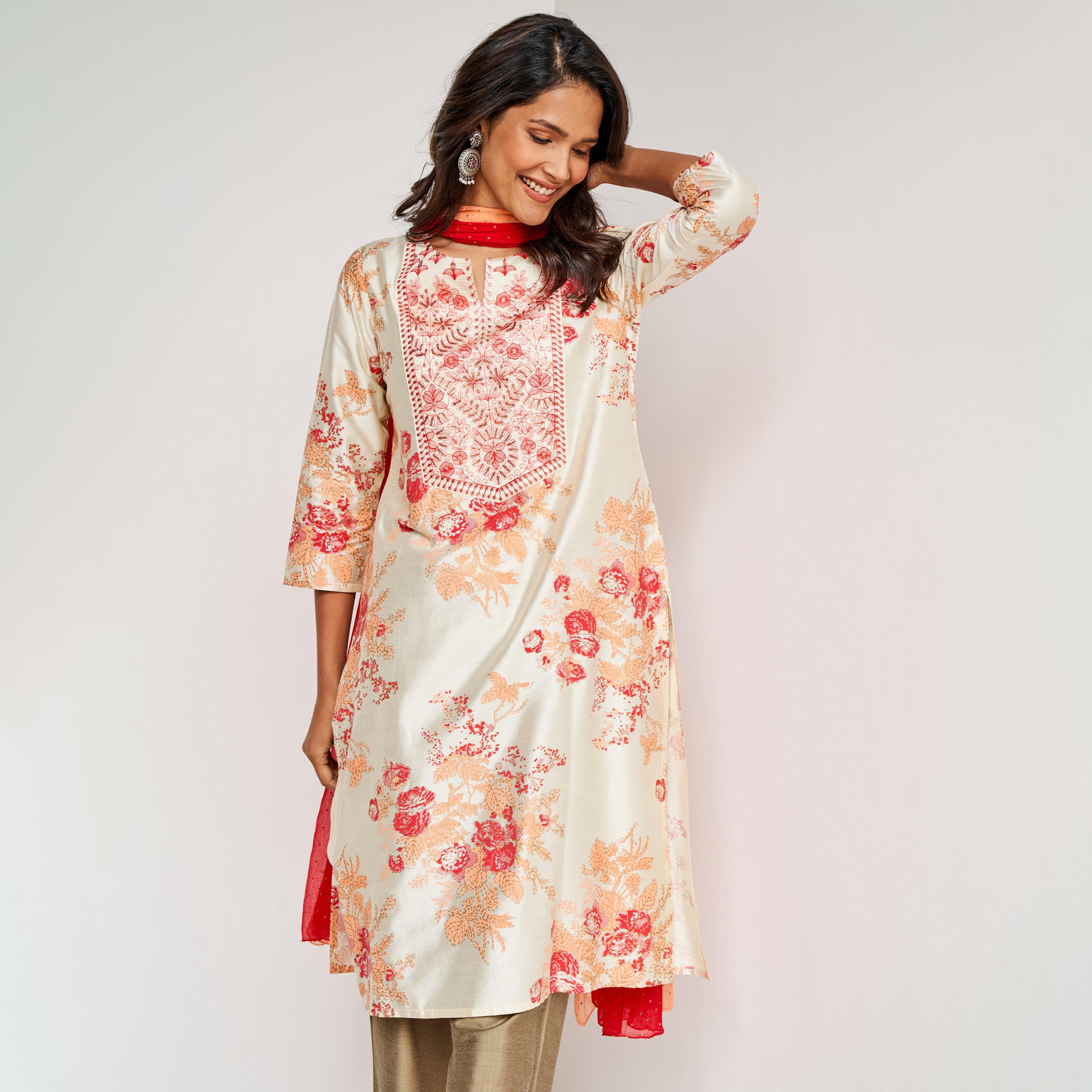 طقم قطعتين من كورتا مستقيمة مطرزة برقبة دائرية مع دوباتا مطبوع من آي تي إس إي-women-clothing-ethnicwear-salwarsuits-image-2
