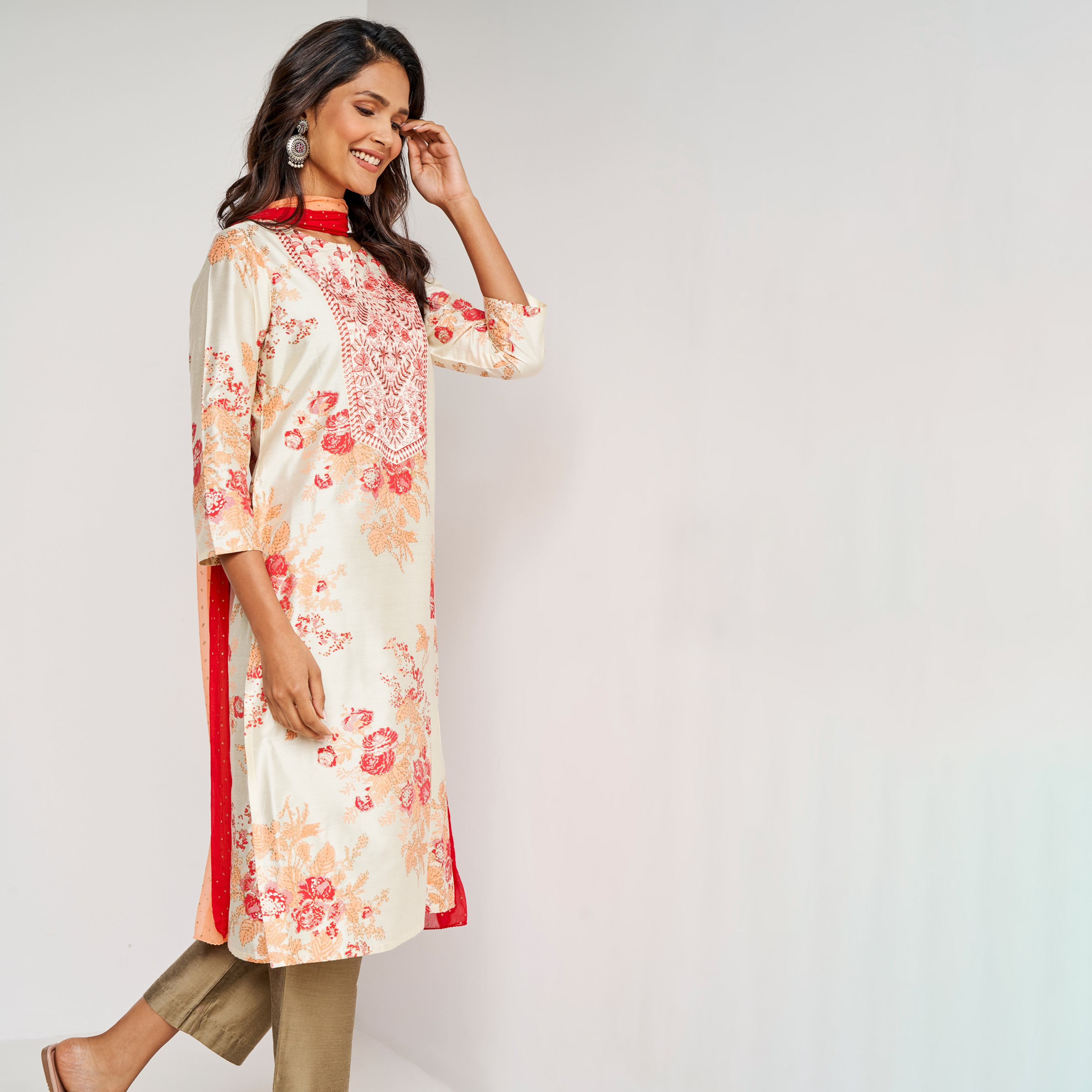 طقم قطعتين من كورتا مستقيمة مطرزة برقبة دائرية مع دوباتا مطبوع من آي تي إس إي-women-clothing-ethnicwear-salwarsuits-image-4