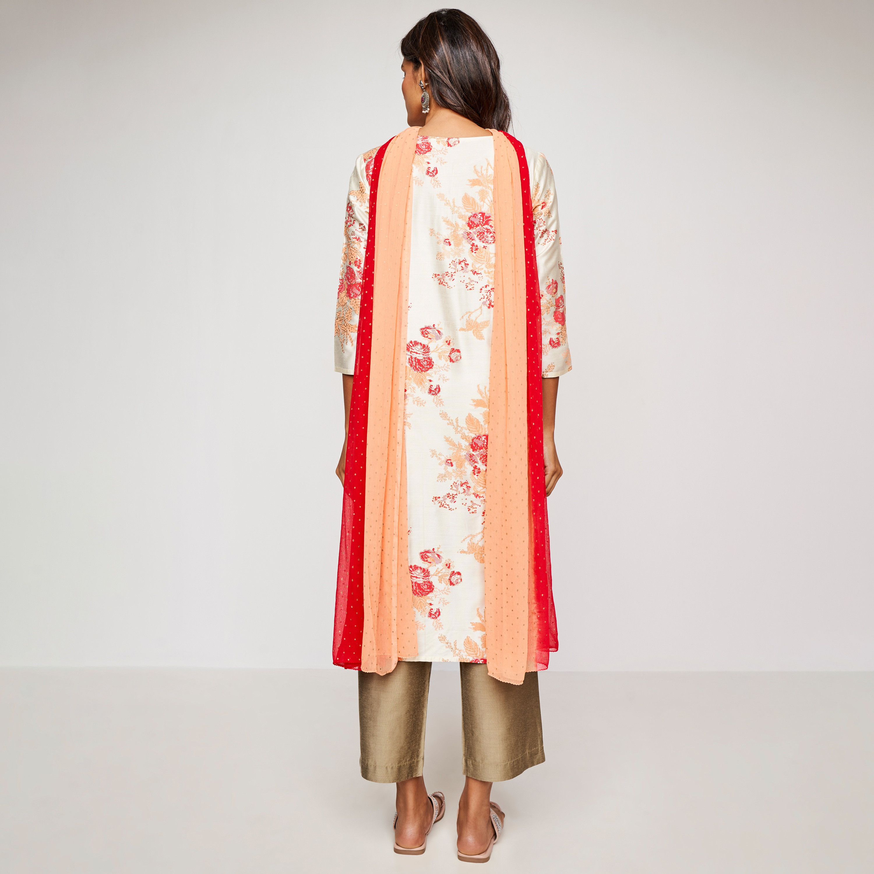طقم قطعتين من كورتا مستقيمة مطرزة برقبة دائرية مع دوباتا مطبوع من آي تي إس إي-women-clothing-ethnicwear-salwarsuits-image-5