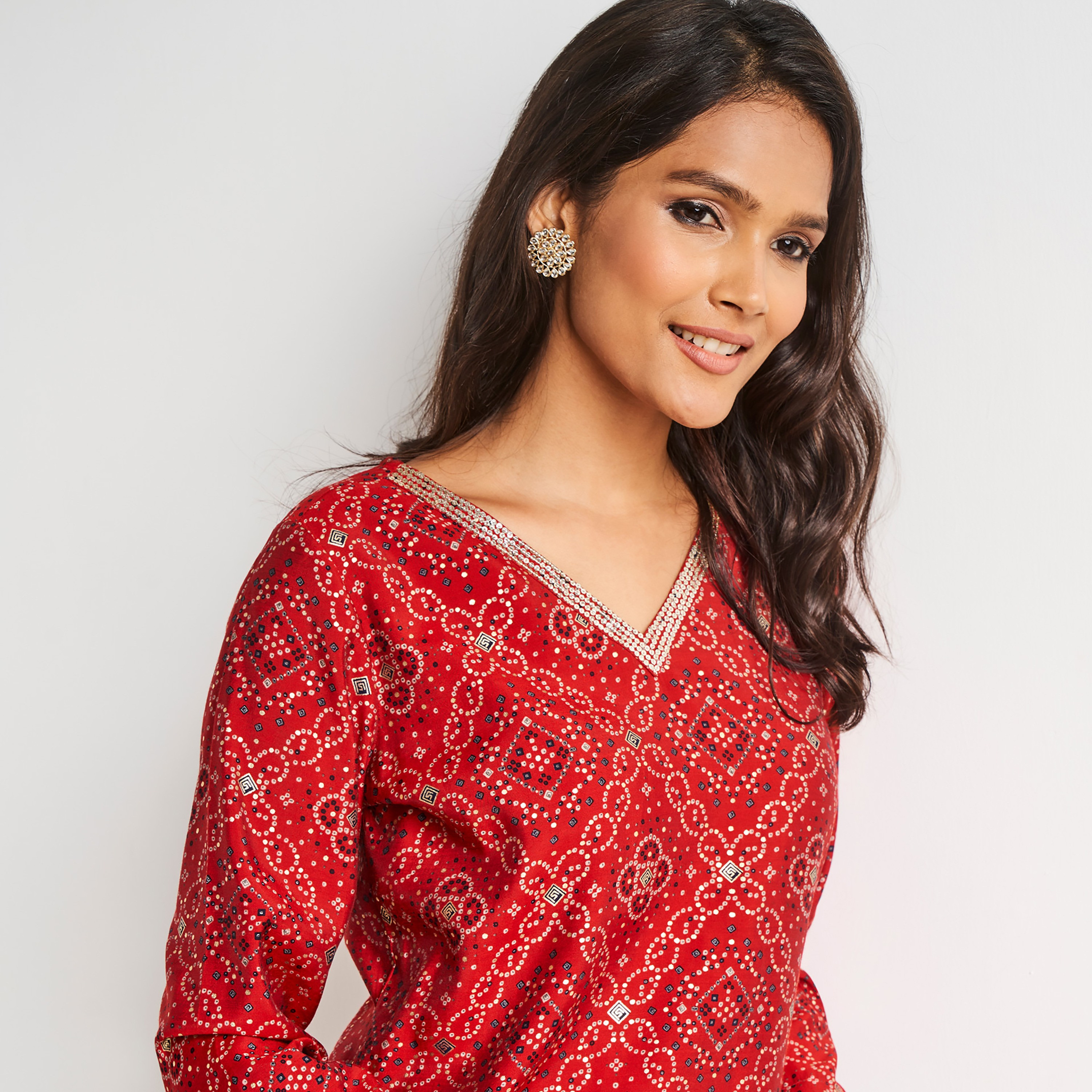 كورتا بقصة مستقيمة بطباعة بانداني ورقبة على شكل حرف V مع تفاصيل ترتر من أي تي اس اي-women-clothing-ethnicwear-dresses-image-3