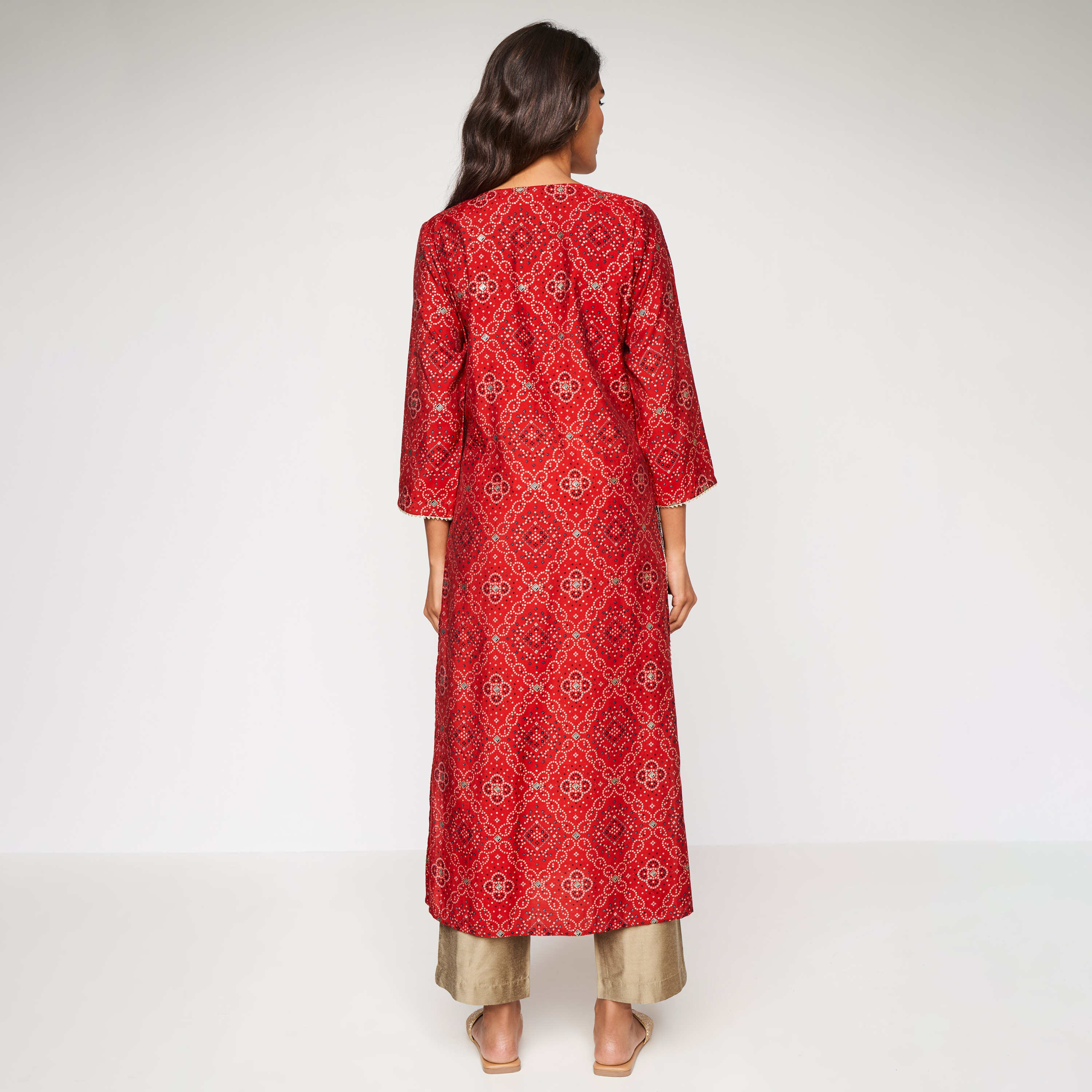 كورتا بقصة مستقيمة بطباعة بانداني ورقبة على شكل حرف V مع تفاصيل ترتر من أي تي اس اي-women-clothing-ethnicwear-dresses-image-4