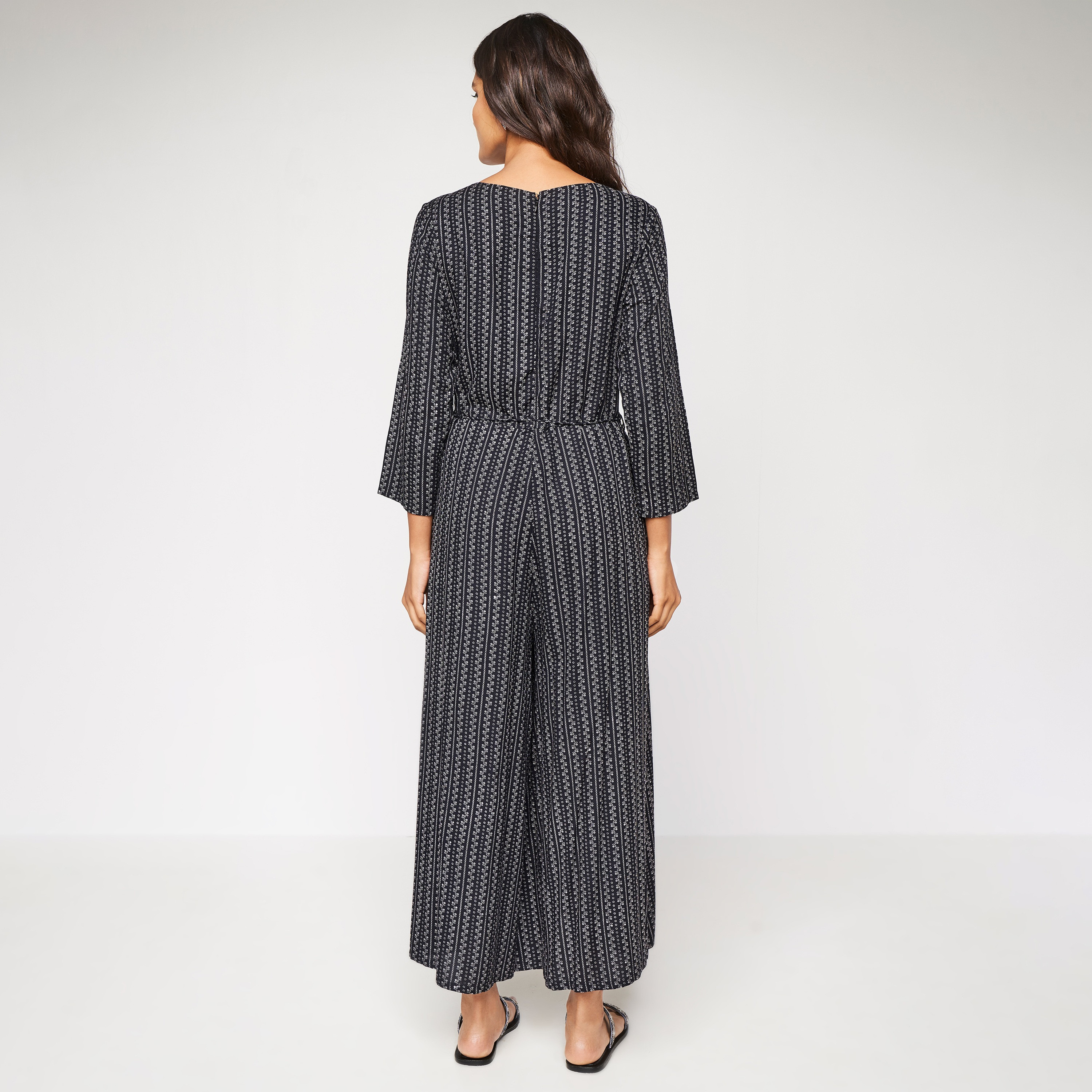 جمبسوت بياقة دائرية وطبعات مع رباط شرابات من أي تي اس اي-women-clothing-ethnicwear-jumpsuits-image-4