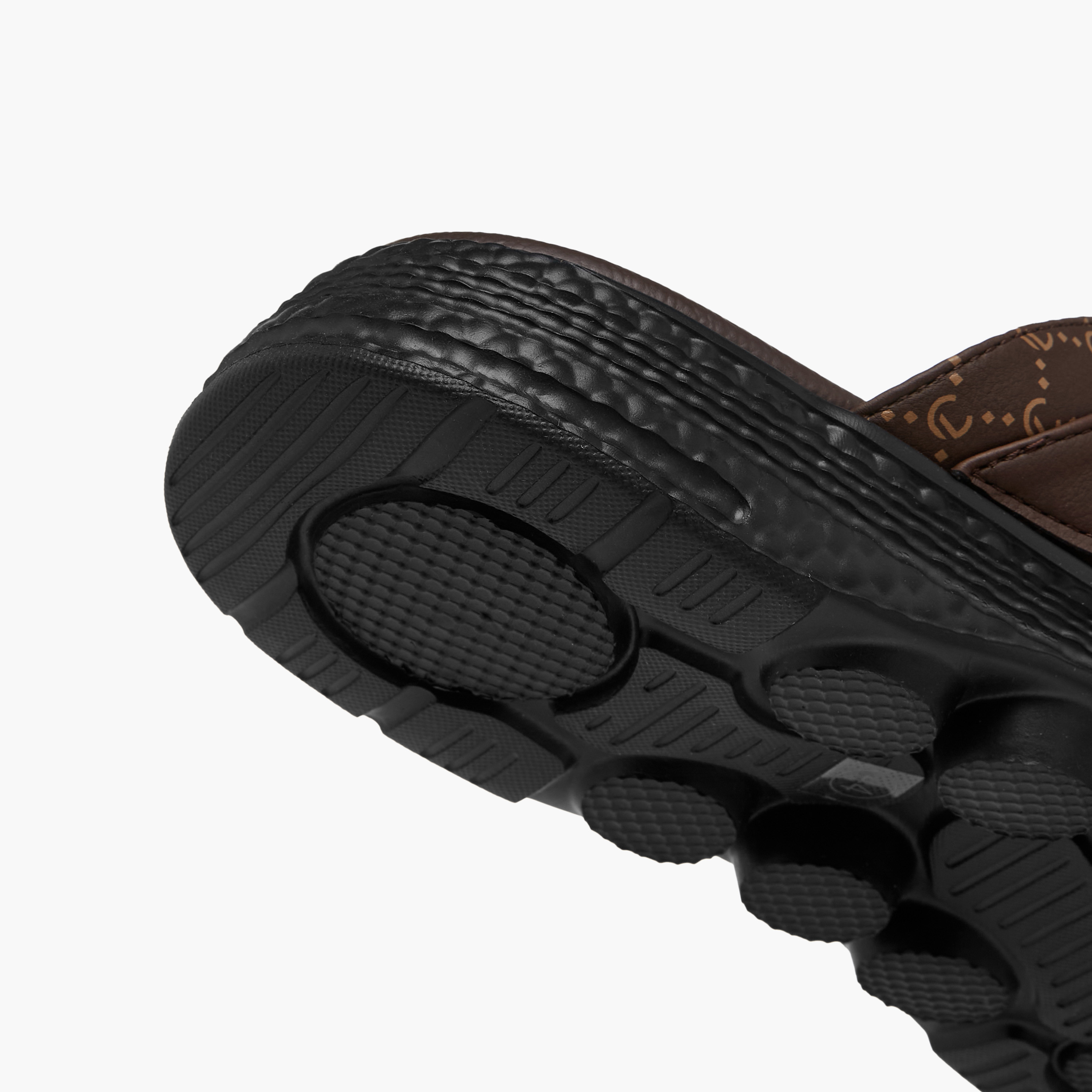 صندل سهل الارتداء متعدد التصاميم من لو كونفورت-men-shoes-sandals-image-6